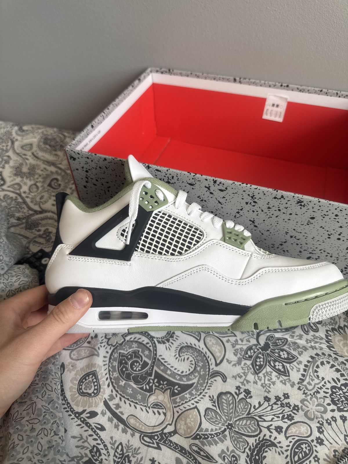 Jordan Brand Air Jordan 4 Seafoam 10W 9US Size US 9 / EU 42 - 1 Thumbnail
