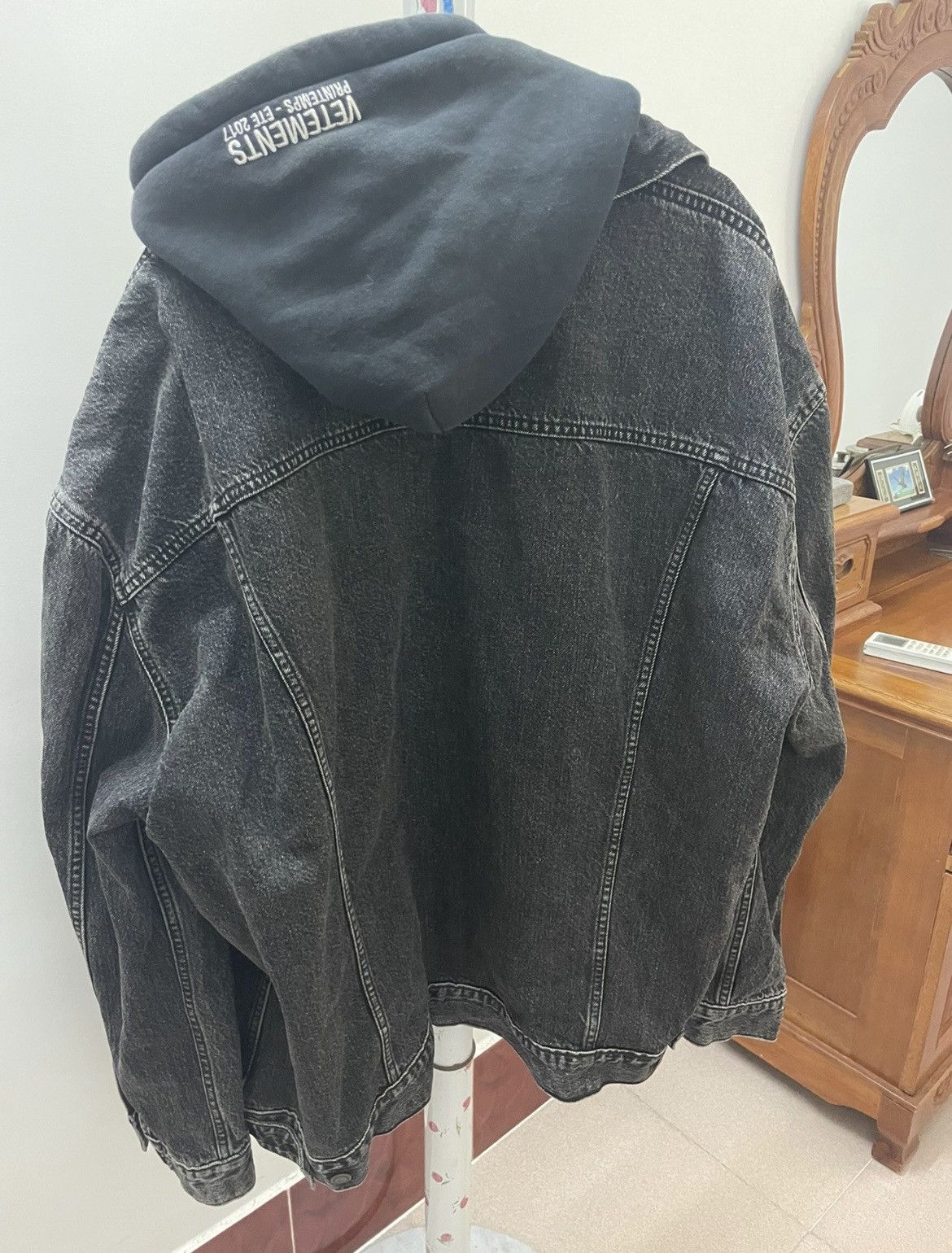 Levi's × Vetements Vetements x Levi's 1st collaboration denim JKT Size US XS / EU 42 / 0 - 2 Thumbnail