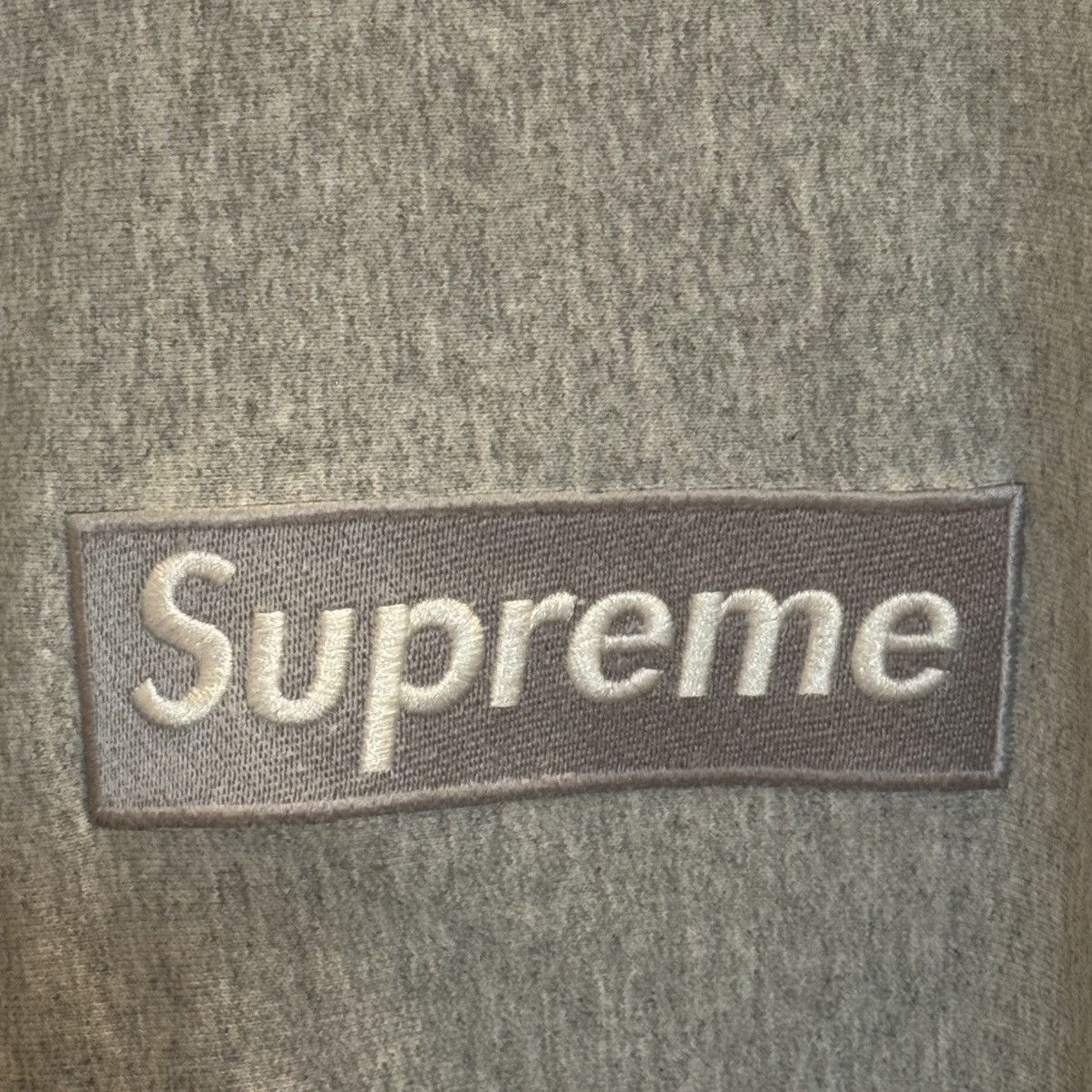 Supreme 2003 Supreme Silver Grey Box Logo Crewneck Size US M / EU 48-50 / 2 - 14 Thumbnail
