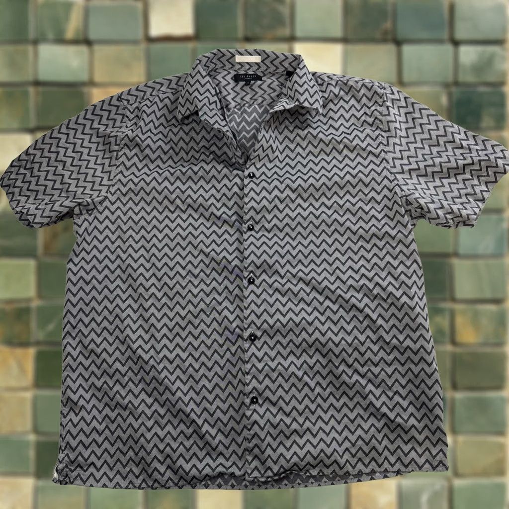 Ted Baker Ted Baker Bordup Shirt Mens 5 Black Gray Zig-Zag Button-Up Short Sleeve Cotton Shirt Mens Size US S / EU 44-46 / 1 - 1 Thumbnail
