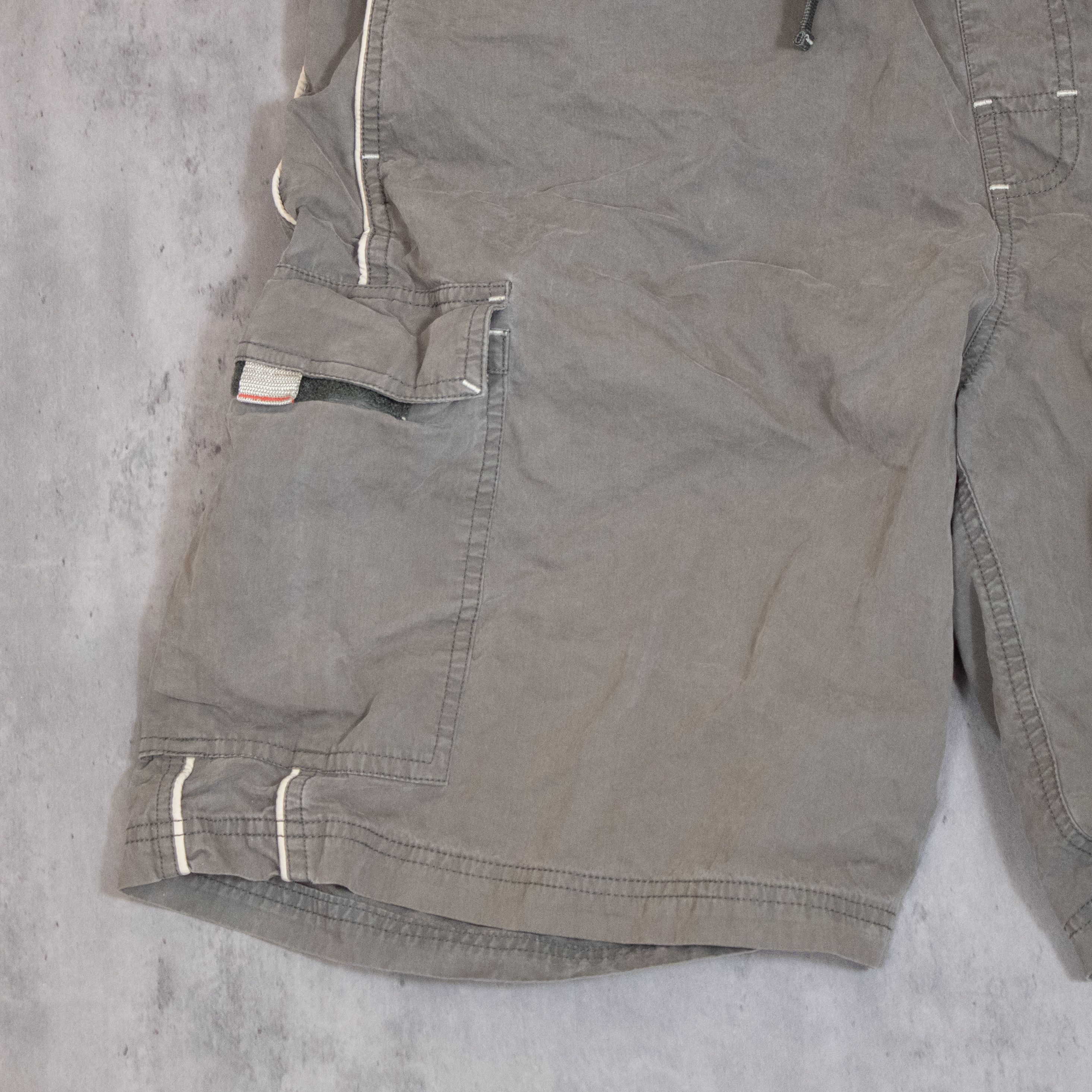 Vintage Y2K 2000's Gotcha Sport Charcoal Grey Baggy Shorts Size US 37 - 7 Thumbnail
