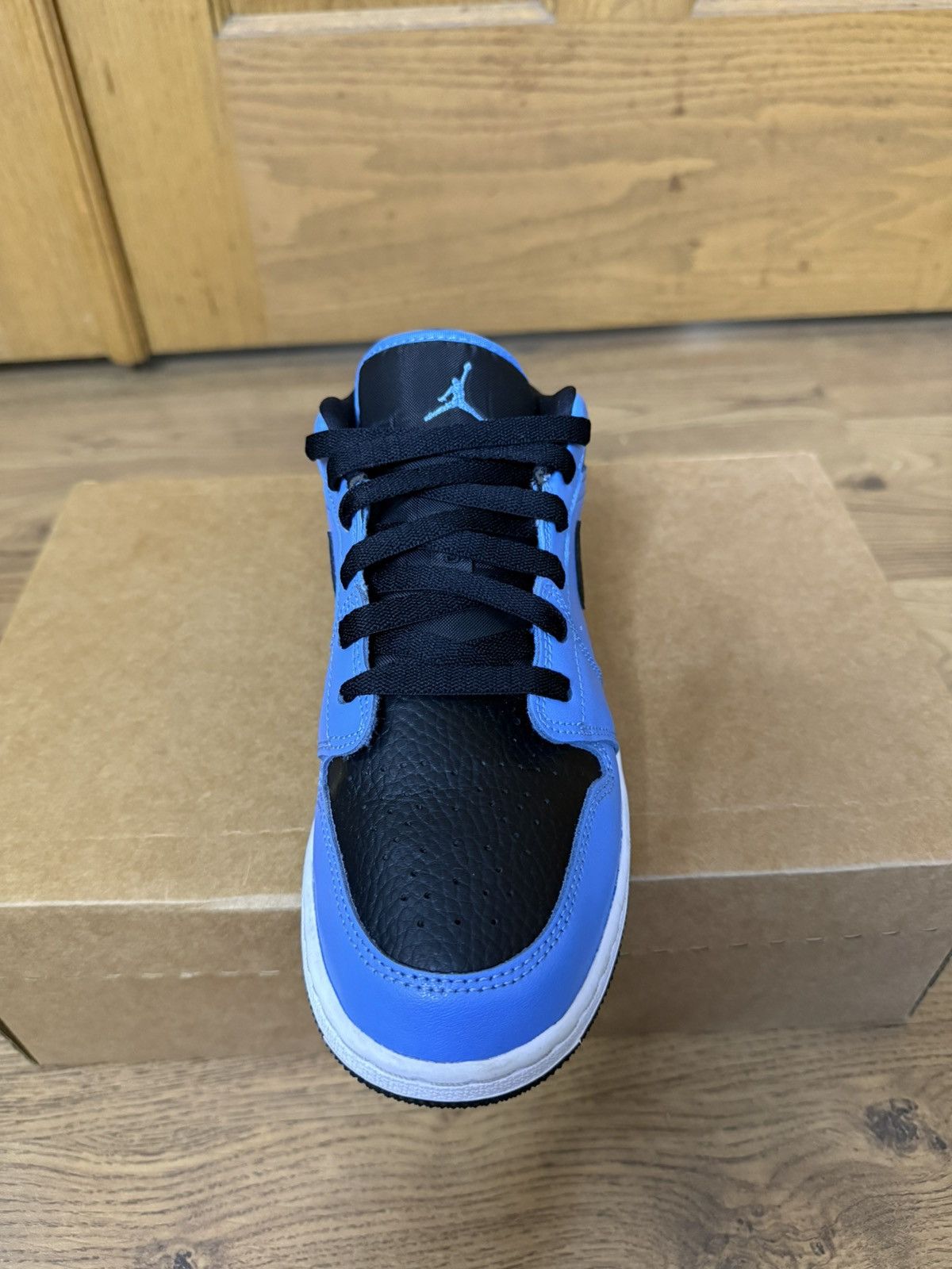 Jordan Brand Air Jordan 1 low SE “University blue” Size 6y Size US 6 / EU 39 - 4 Thumbnail