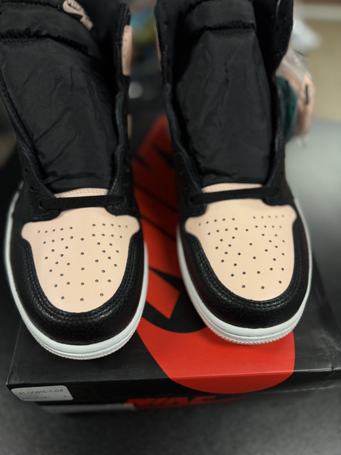 Jordan Brand × Nike Jordan 1 High OG Black Crimson Tint Size 11.5 New 2019 Size US 11.5 / EU 44-45 - 4 Thumbnail
