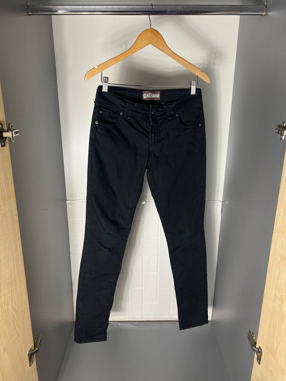 John Galliano VINTAGE JOHN GALLIANO DENIM ITALIAN DESIGNER JEANS SKINNY Size 30" / US 8 / IT 44 - 4 Thumbnail