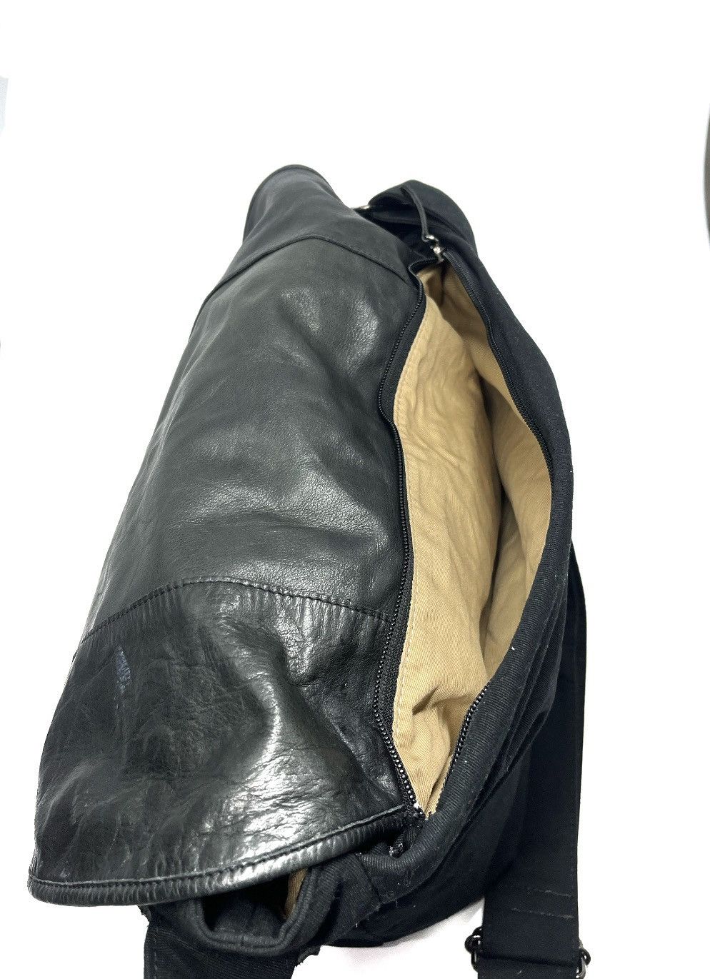 Takeo Kikuchi Authentic Takeo Kikuchi Massenger Bag Size ONE SIZE - 9 Thumbnail