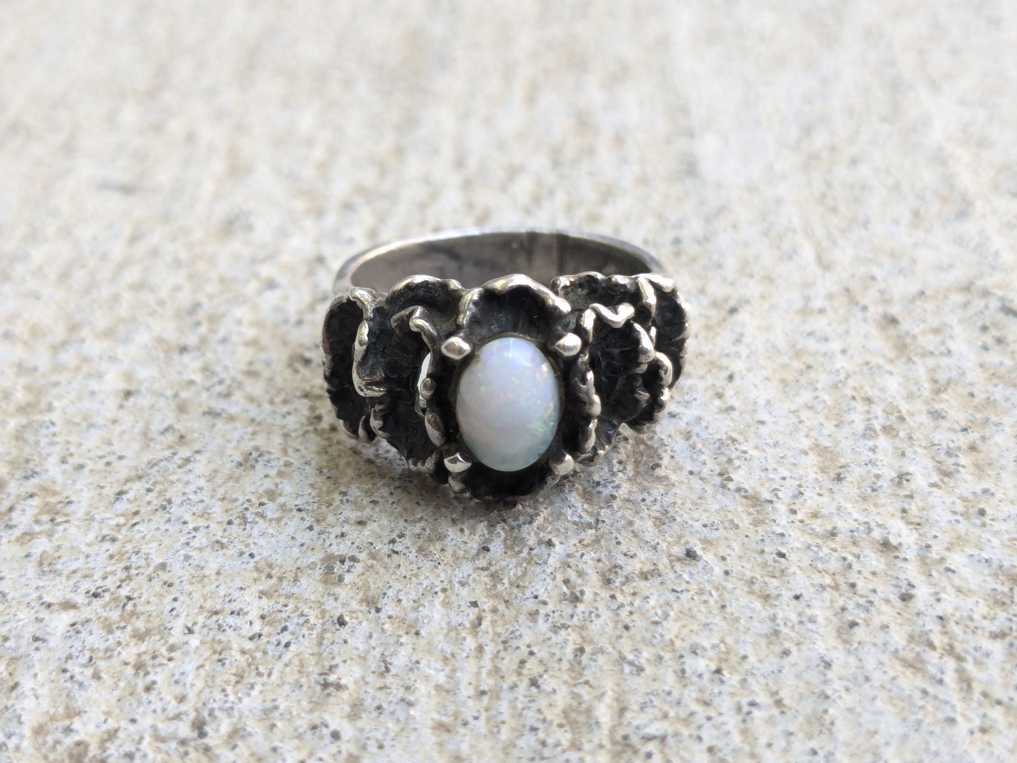 Jewelry × Vintage Vintage Sterling Silver Ring Opal Band Oval 5.75 Brutalist Size ONE SIZE - 8 Thumbnail