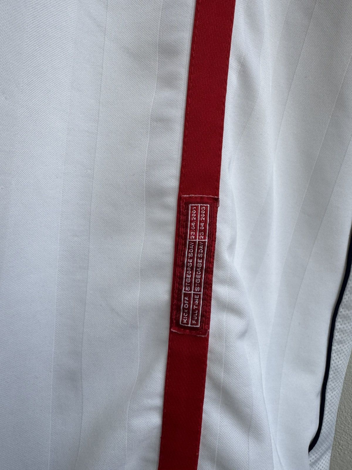 Umbro ENGLAND 2001 2002 2003 HOME FOOTBALL SHIRT SOCCER JERSEY Size US XL / EU 56 / 4 - 7 Thumbnail