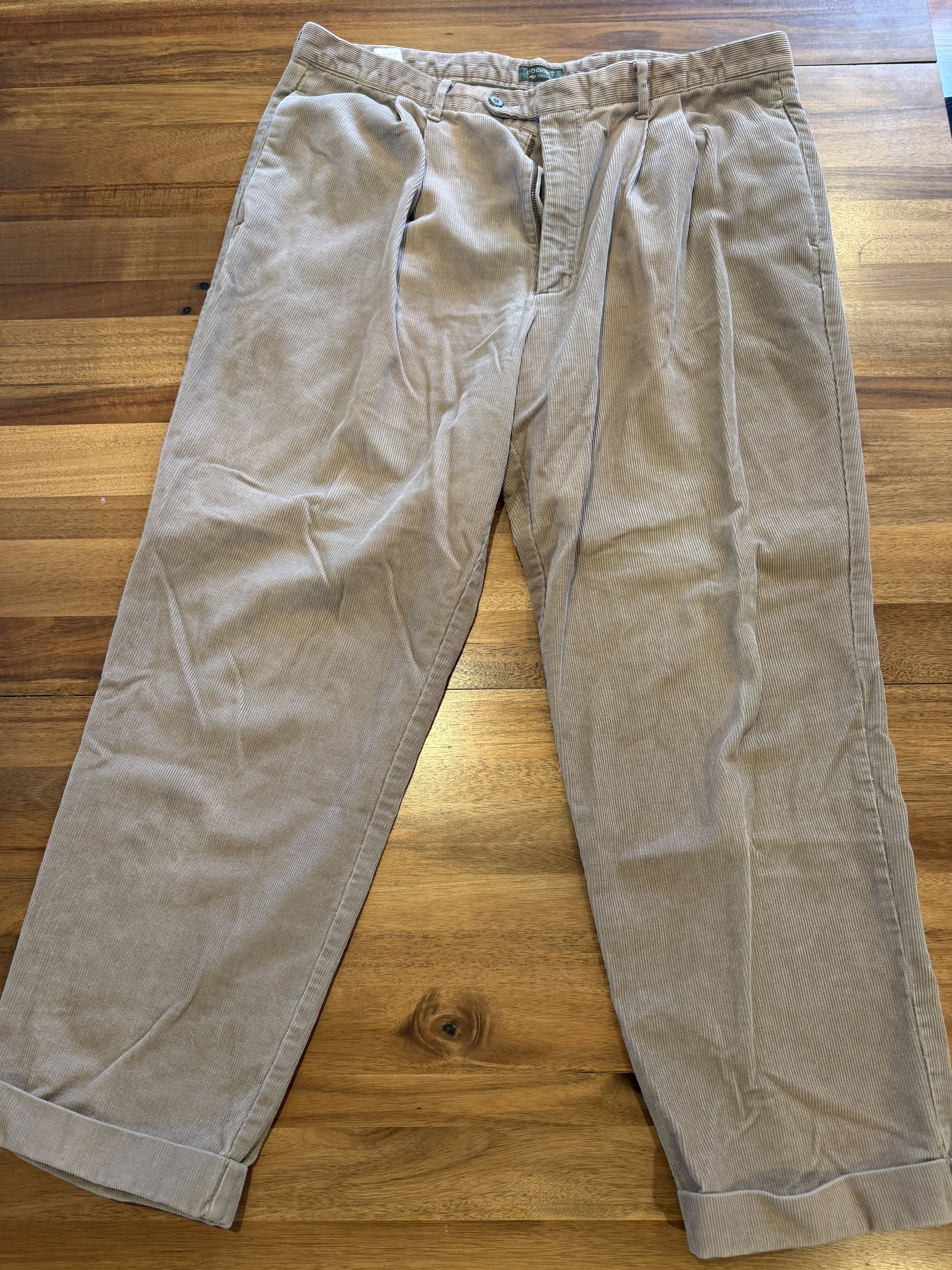 Dockers Vintage 1997 Dockers Class A Pleated Corduroy Trousers Size US 36 / EU 52 - 1 Thumbnail