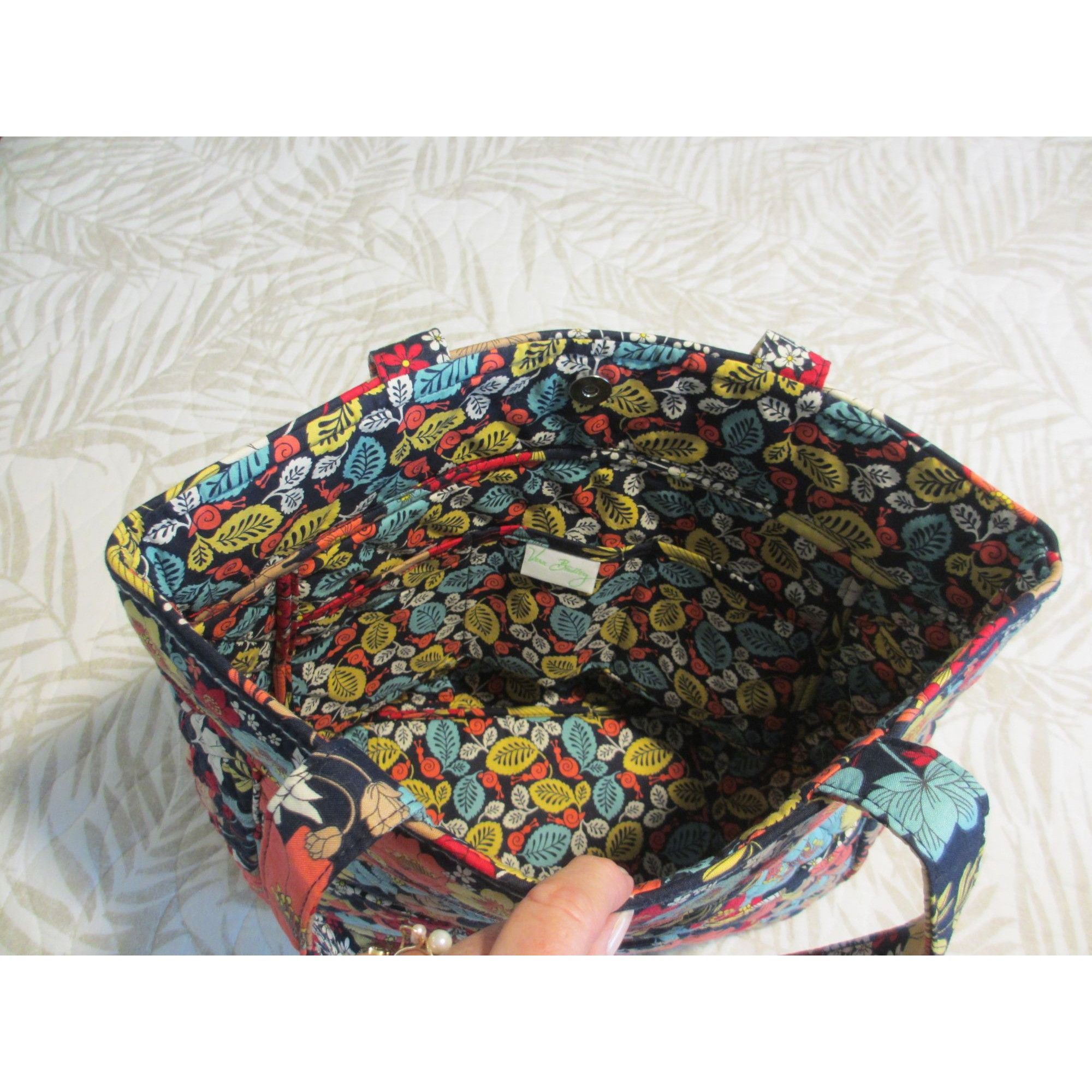 Vera Bradley VERA BRADLEY HAPPY SNAILS LARGE FLORAL TOTE BAG MULTIPLE POC Size ONE SIZE - 2 Thumbnail
