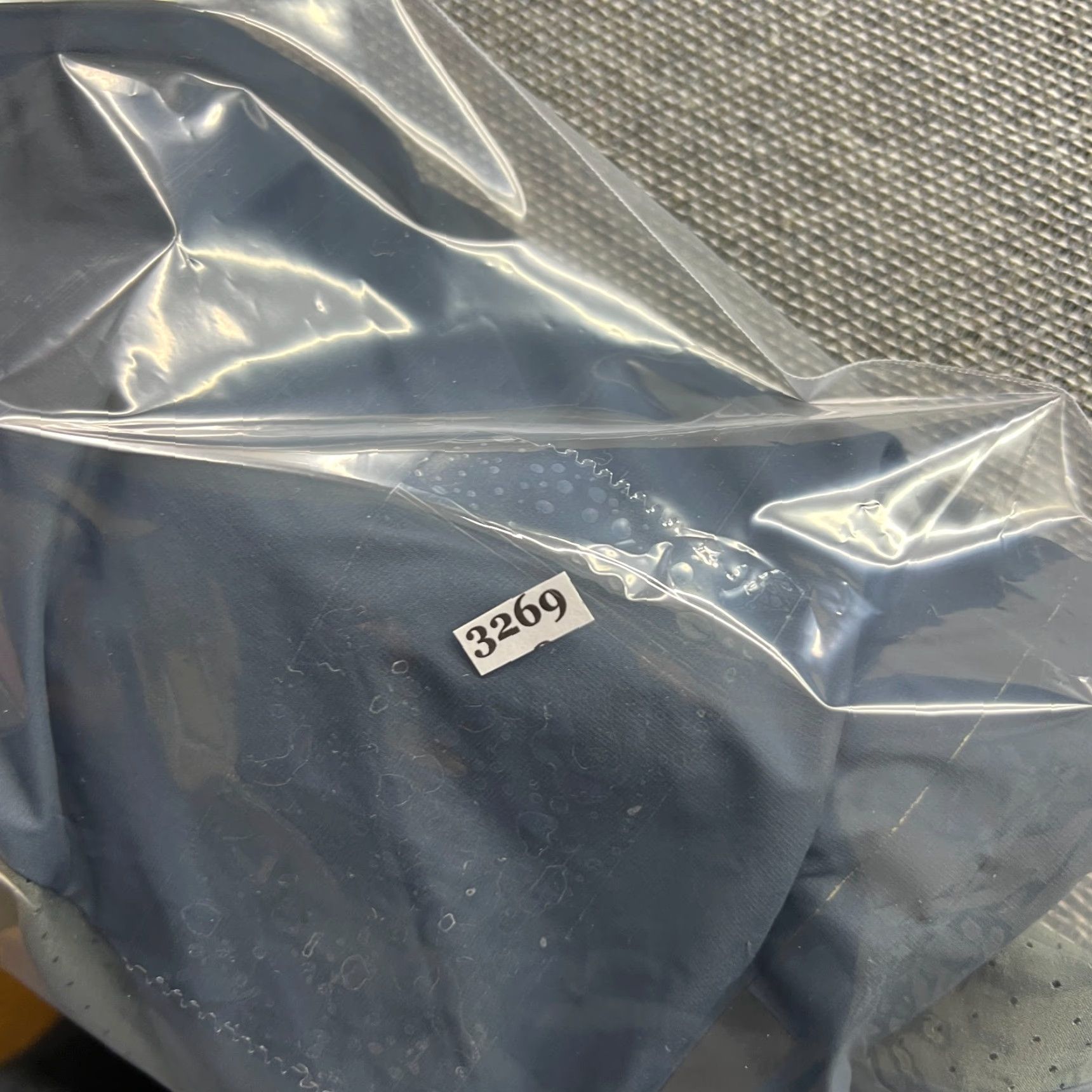 Vintage ON CloudsWeather Vest Womens Large Gray Sleeveless Gilet Jacket On Running On Clouds Regular Women's Vest Weather Vest Gray Large Wool? Size L / US 10 / IT 46 - 2 Thumbnail
