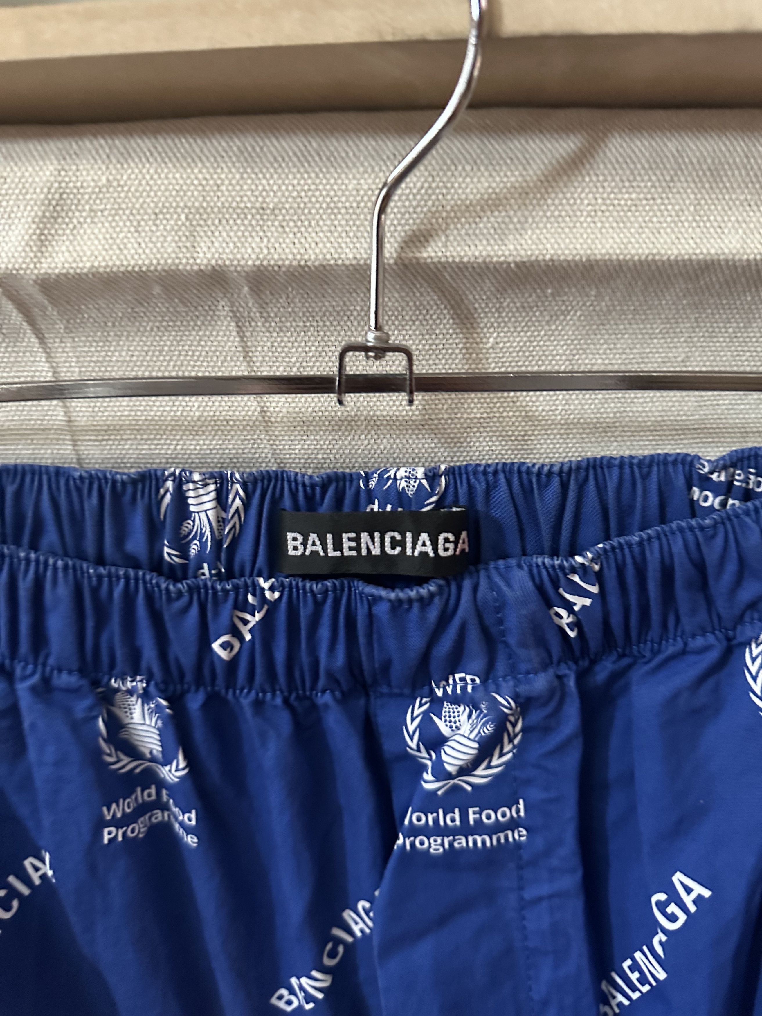Balenciaga orld Food Programme Oversized Logo-print Cotton Shorts Size US 30 / EU 46 - 2 Thumbnail