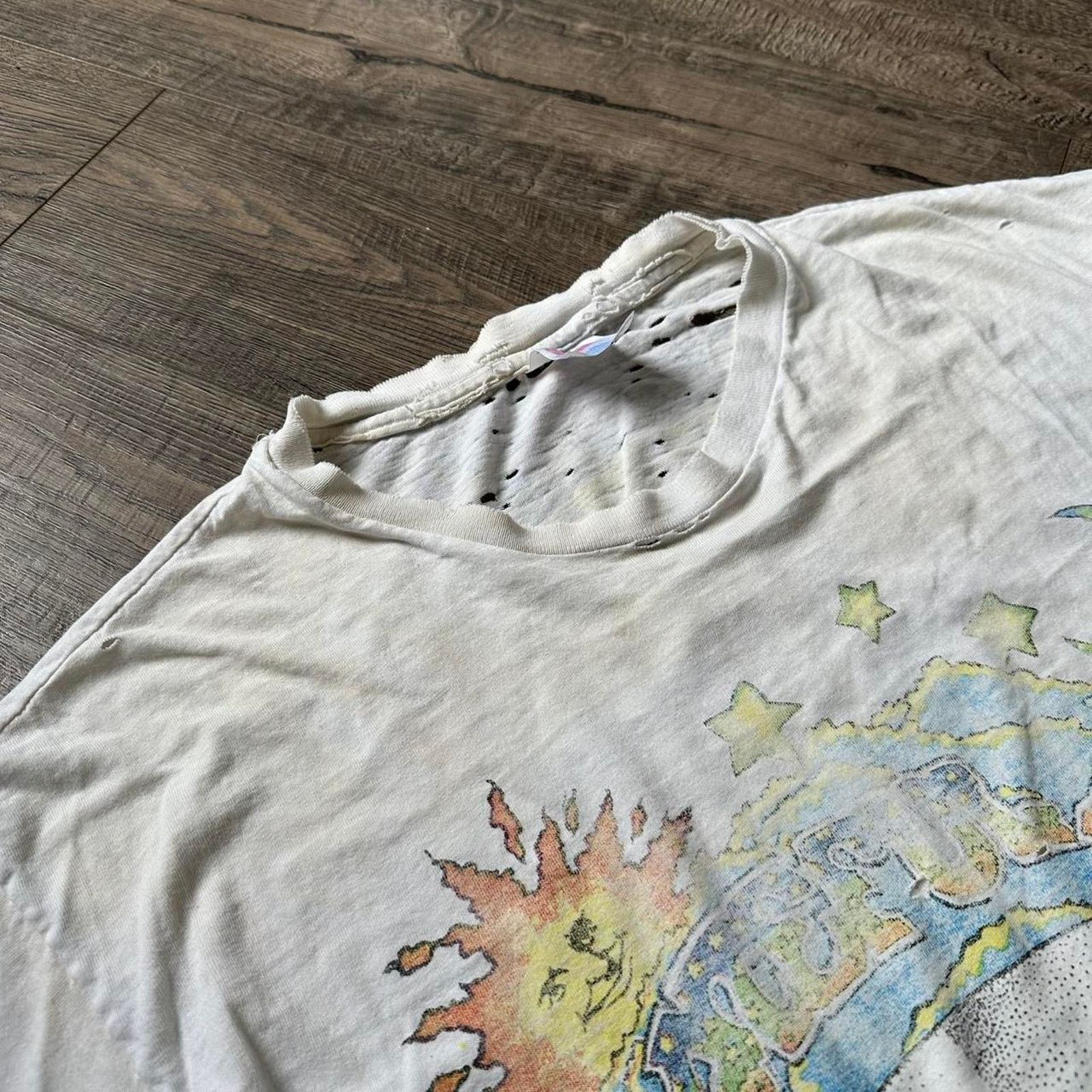 Vintage Vintage 90s Fall Tour Grateful Dead Thrashed White Band Tee Size US XL / EU 56 / 4 - 5 Thumbnail