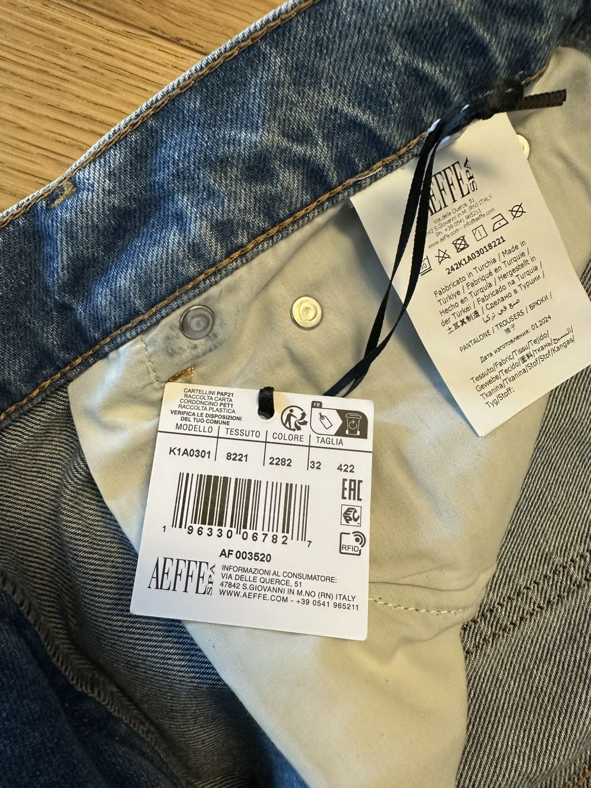 Moschino MOSCHINO JEANS mid-rise straight-leg jeans Size 32" / US 10 / IT 46 - 13 Thumbnail