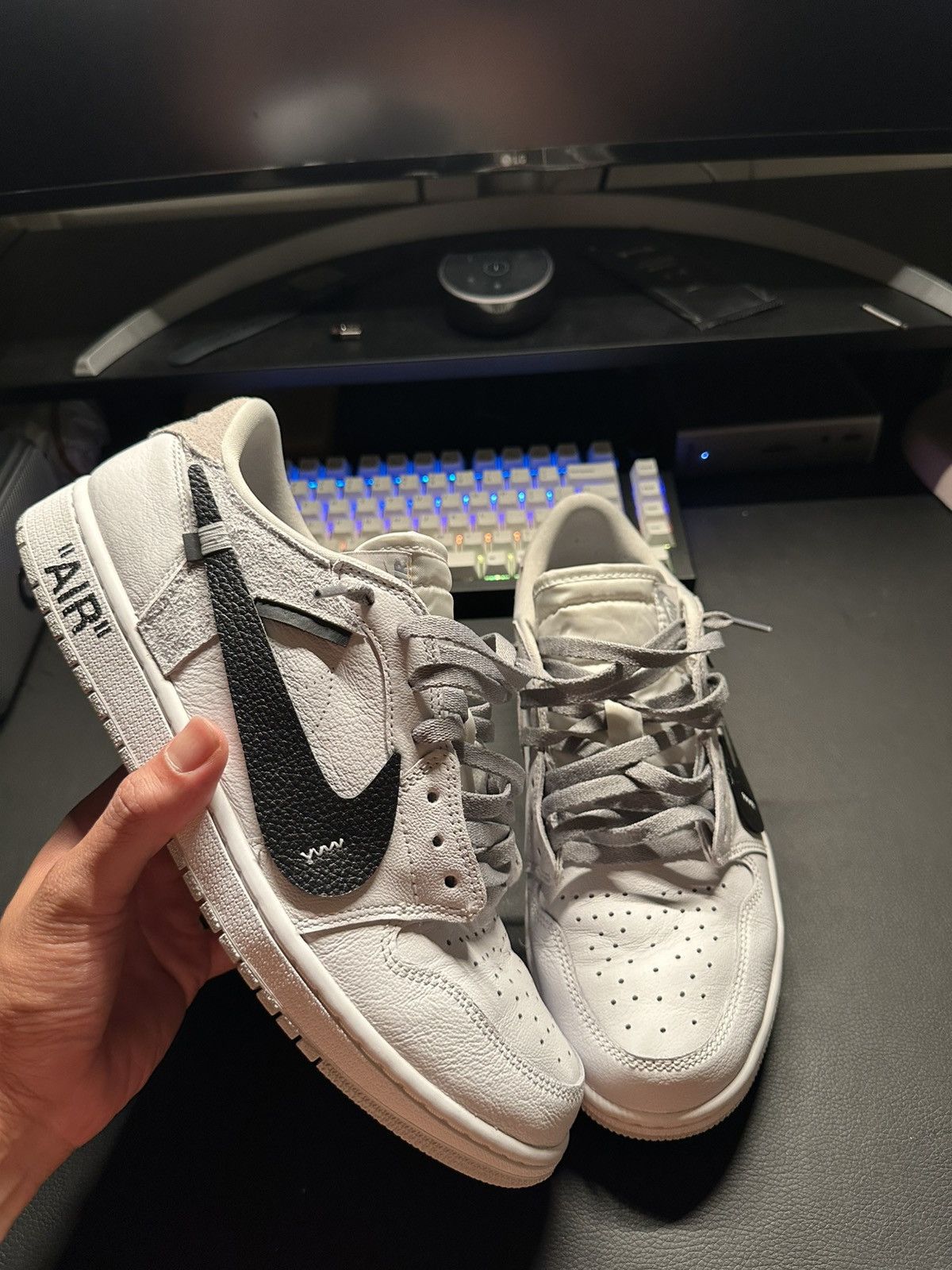 Jordan Brand × Nike Jordan 1 neutral grey 2021 Size US 11.5 / EU 44-45 - 1 Thumbnail