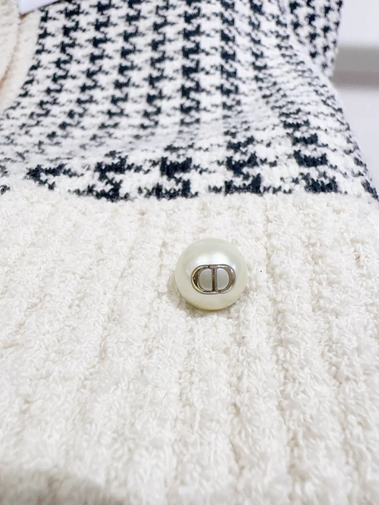 Dior Dior Pearl Button Cardigan New F38 Size S / US 4 / IT 40 - 3 Thumbnail