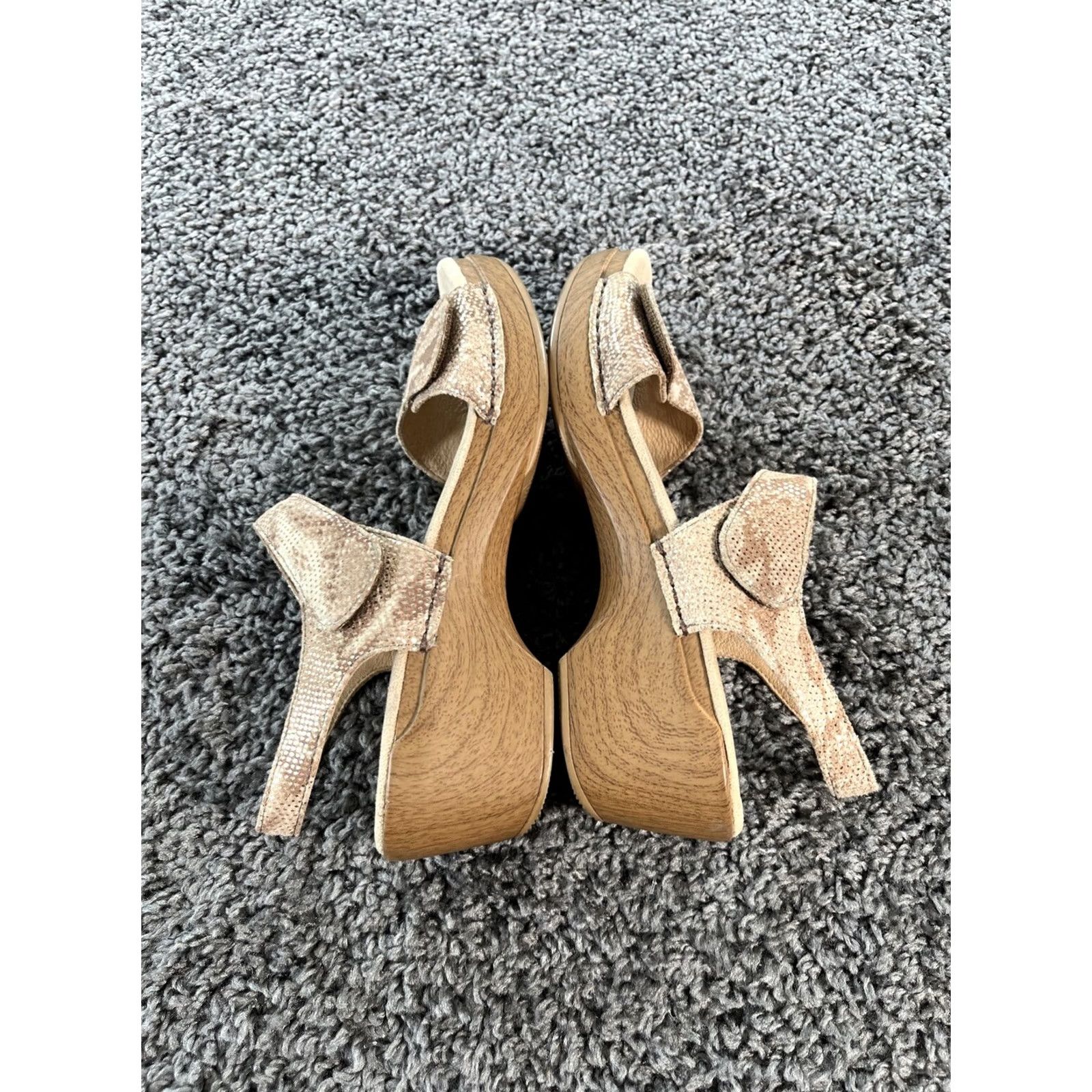 Dansko Dansko Sandal Wedge Open Toe Ankle Strap Snake Womens 11.5 Beige Leather Slingback Heel 2" Size US 12 / IT 42 - 6 Thumbnail