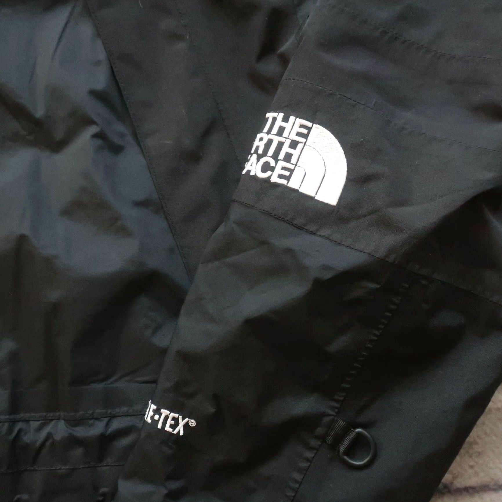 The North Face VINTAGE The North Face Goretex Mountain Light 2 Parka Jacket Womens Large Black / Black Parka Jacket 90s Size L / US 10 / IT 46 - 5 Thumbnail