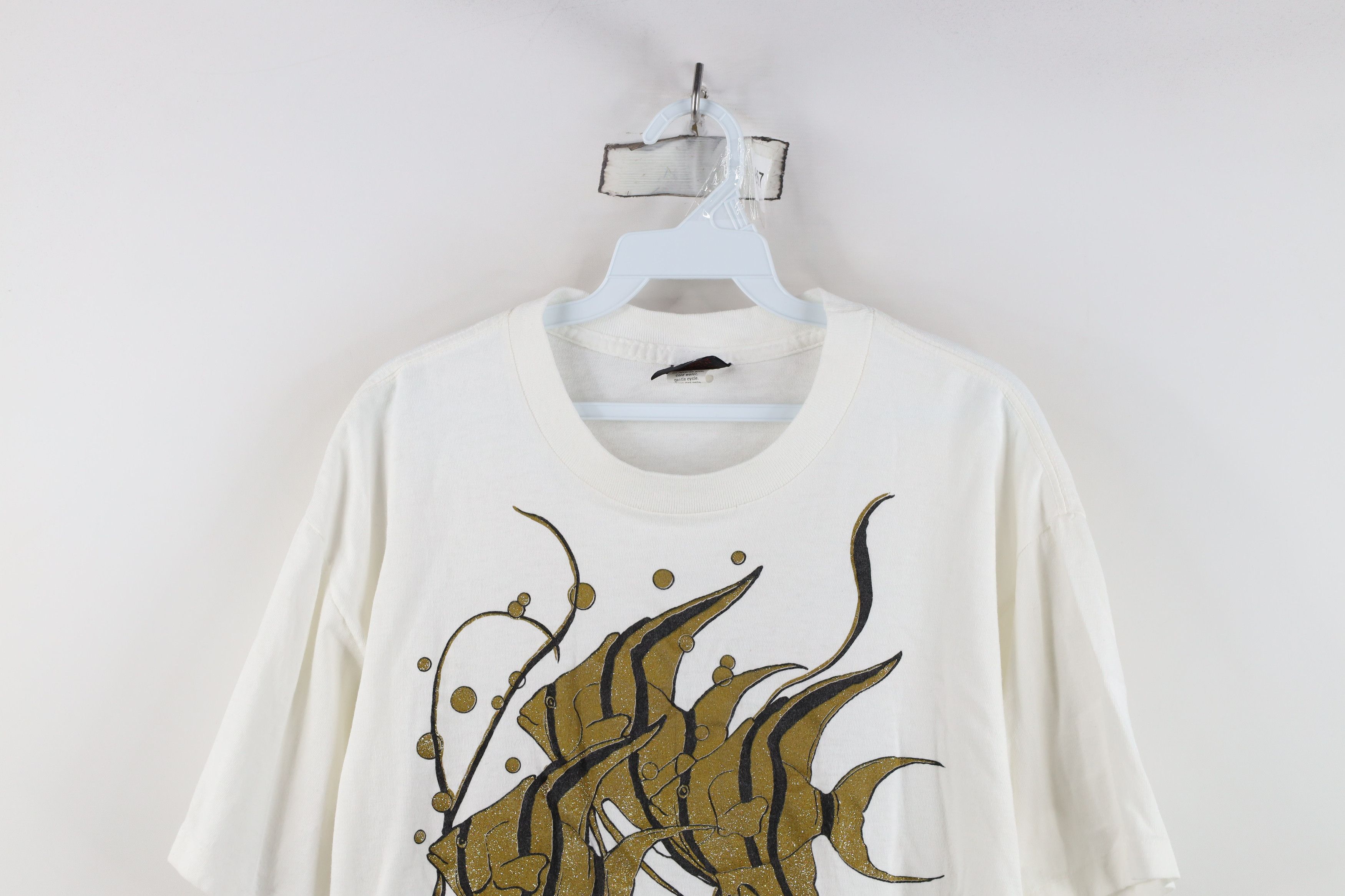 Vintage Vintage 90s Streetwear Islands Metallic Fish T-Shirt USA Size L / US 10 / IT 46 - 2 Thumbnail