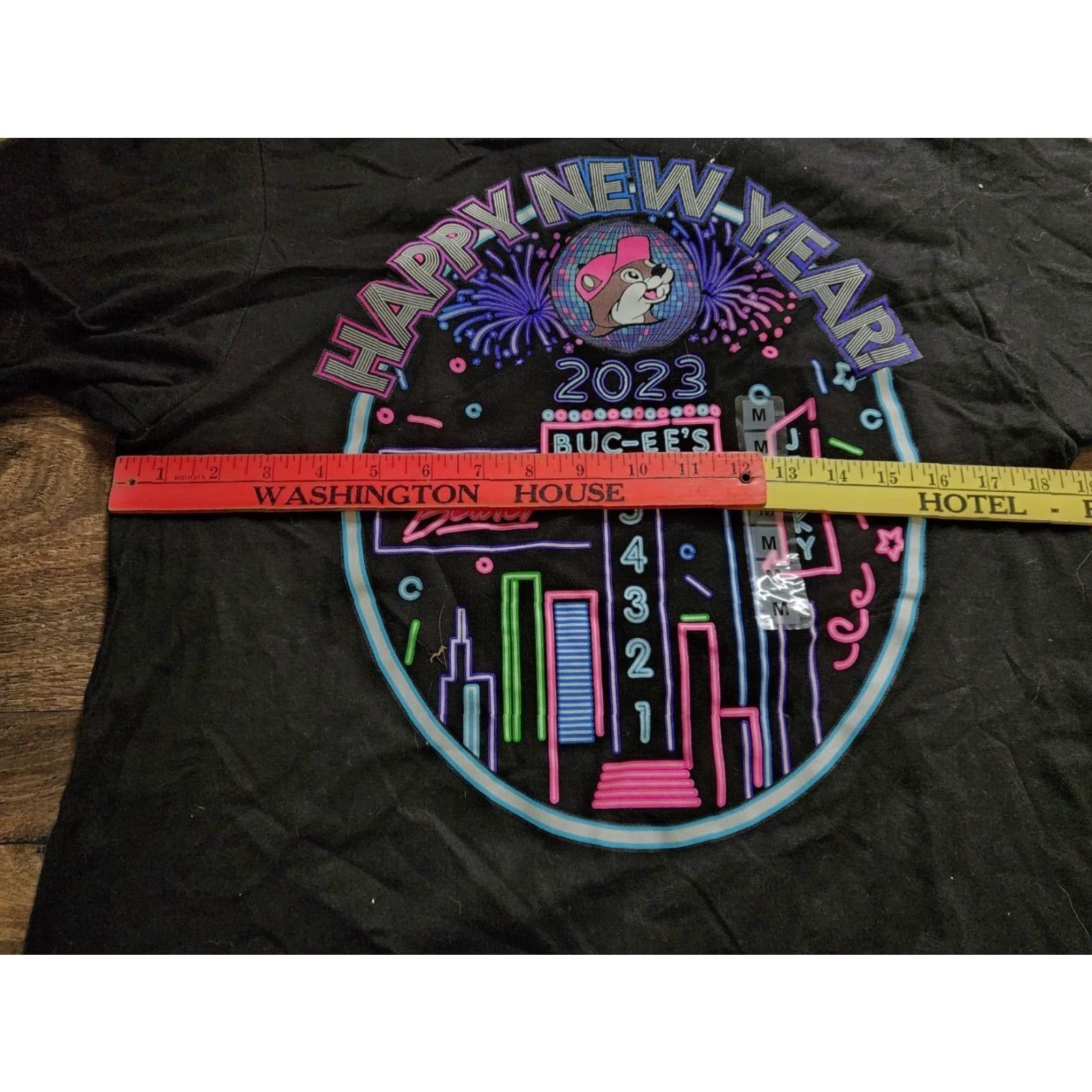 Vintage Buc-ee's Mens Short Sleeve T Shirt Black Glow in the Dark New Years Graphic Tee Medium Size US M / EU 48-50 / 2 - 4 Thumbnail