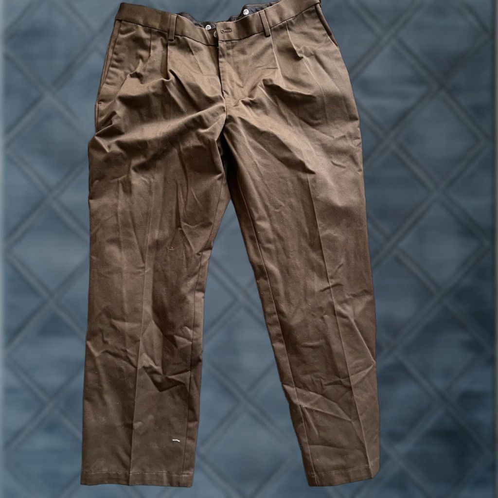 Haggar Men Haggar Pants Classic Fit Pleated Front Stretch waist 38x31 Brown Size US 38 / EU 54 - 1 Thumbnail