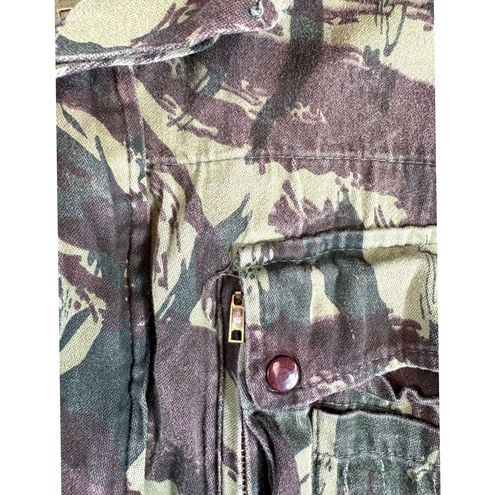 Vintage VINTAGE Military Jacket Shirt Camouflage Lizard 80s Portugal M64 54 Men Size US L / EU 52-54 / 3 - 6 Thumbnail