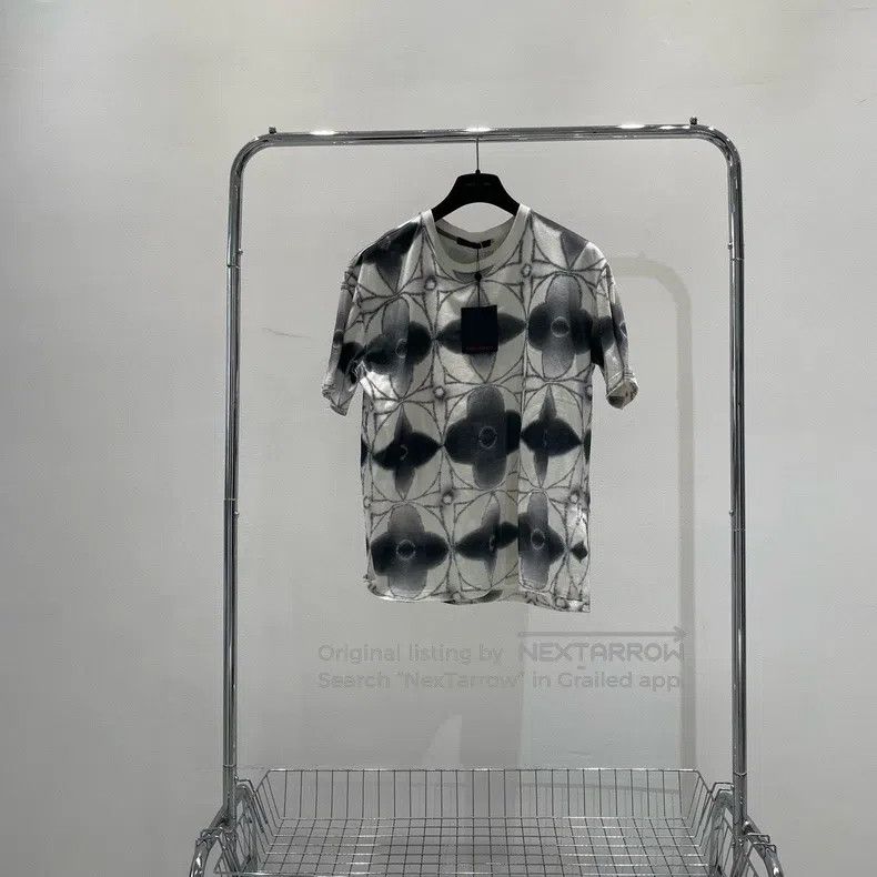Louis Vuitton Louis Vuitton Tie-dyed three-flower short sleeves Size US XL / EU 56 / 4 - 1 Thumbnail