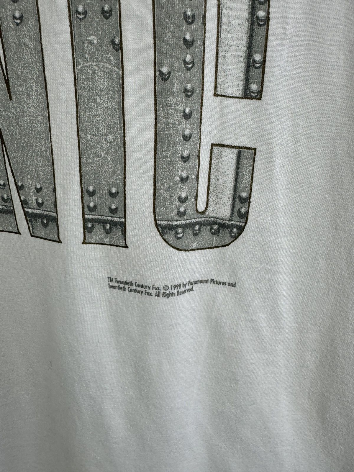 Vintage Vintage 1998 Titanic Hanes A James Cameron Film Big Logo Tee Size US XL / EU 56 / 4 - 6 Thumbnail
