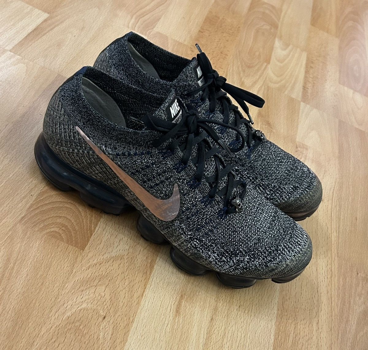 Nike Nike Air VaporMax Flyknit Explorer Dark Size US 11 / EU 44 - 1 Thumbnail