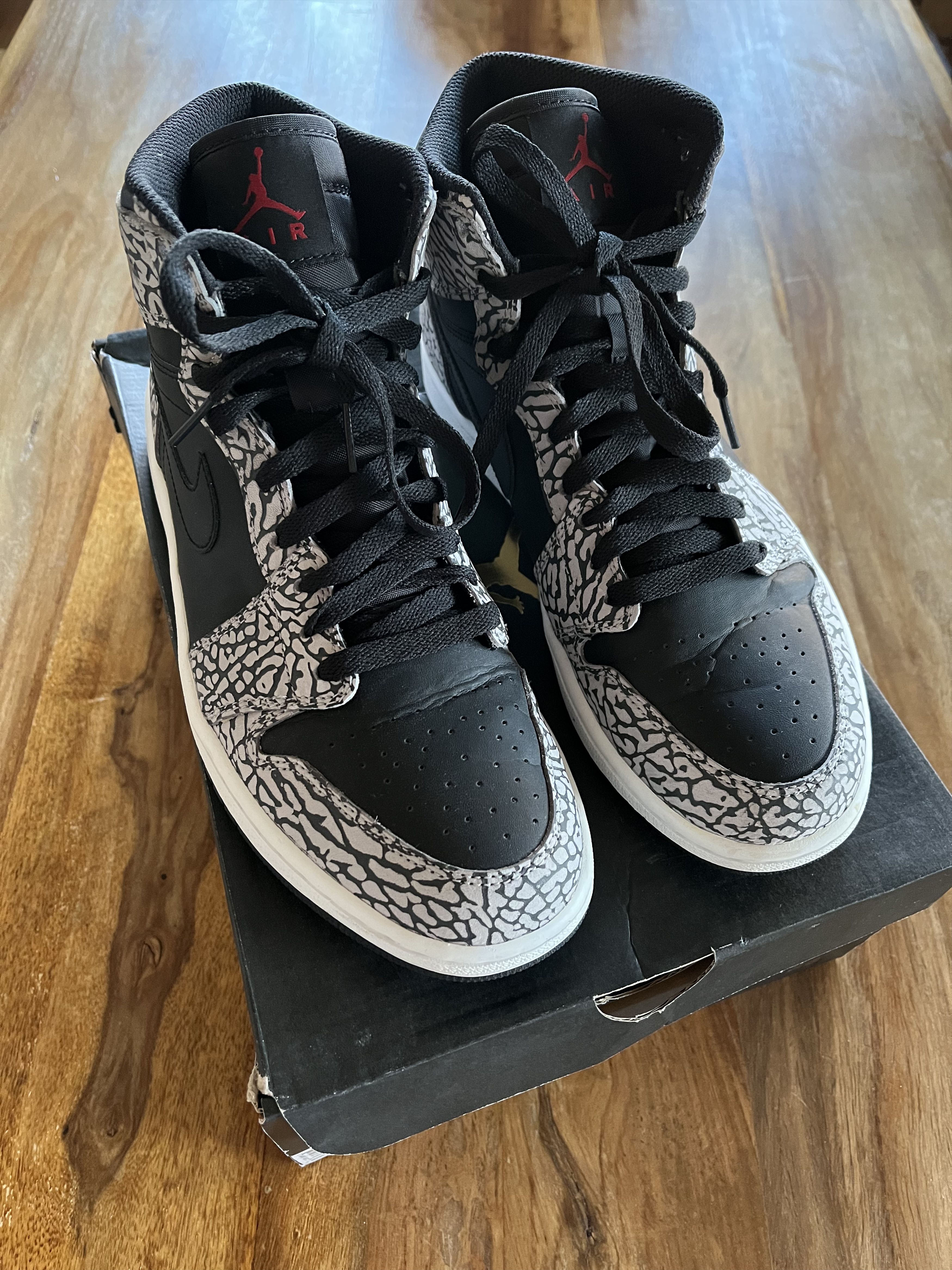 Jordan Brand Air Jordan 1 Retro High Size US 9.5 / EU 42-43 - 2 Thumbnail