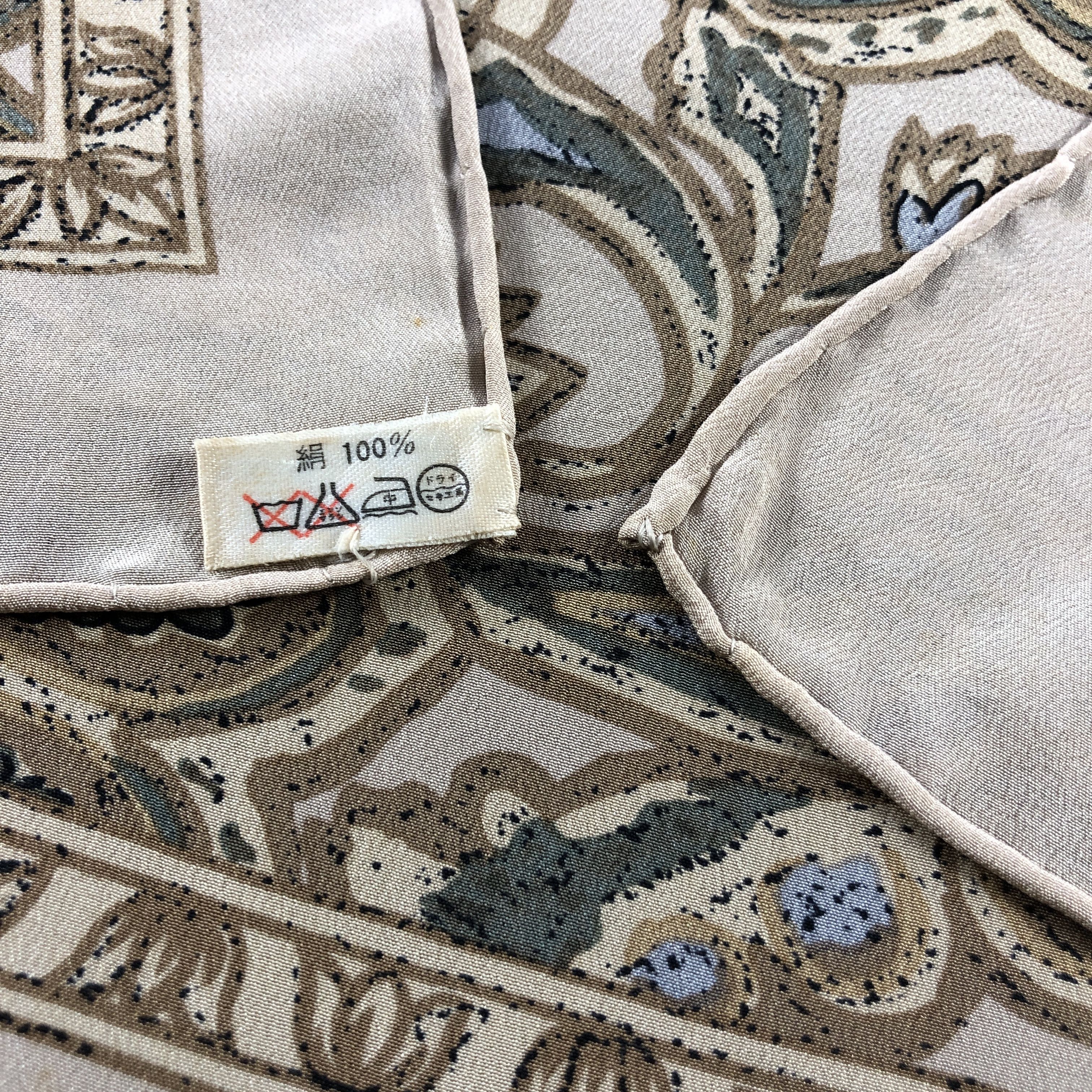 Japanese Brand Vintage Luxury Floral Silk Scarf M1273 Size ONE SIZE - 4 Thumbnail