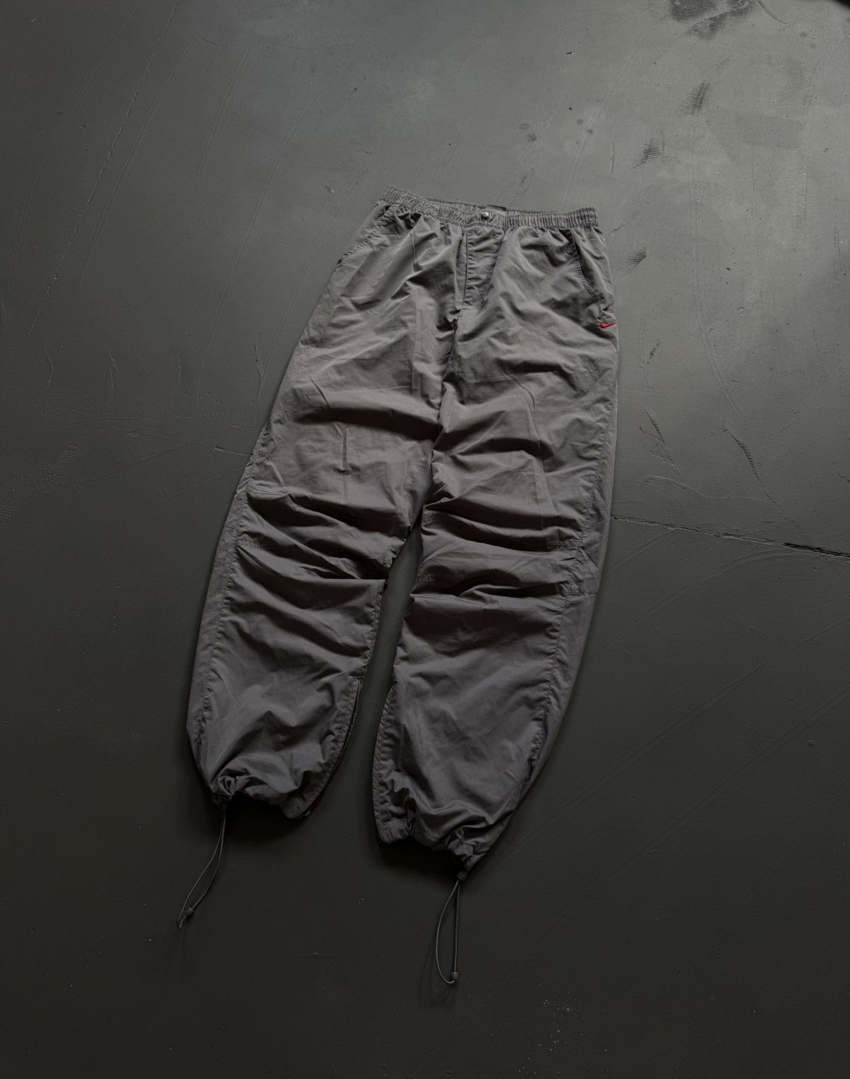 Vintage NIKE VINTAGE BASIC LOGO OVERSIZE BAGGY PANTS Size US 34 / EU 50 - 1 Thumbnail