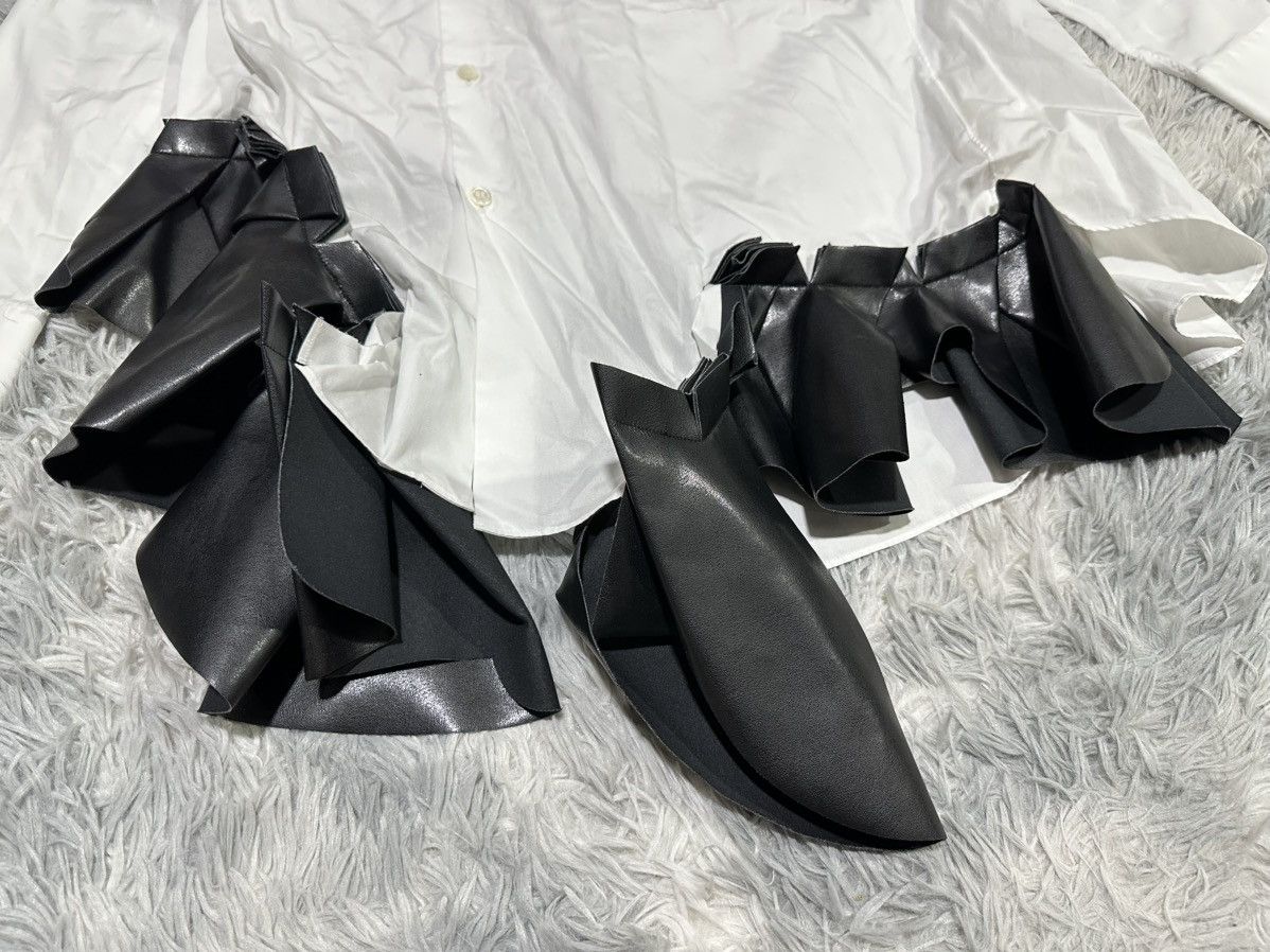 Comme des Garcons 🔥Aw24 Comme Des Garcons Asymmetric Faux Leather Frill Shirt Size US S / EU 44-46 / 1 - 8 Thumbnail
