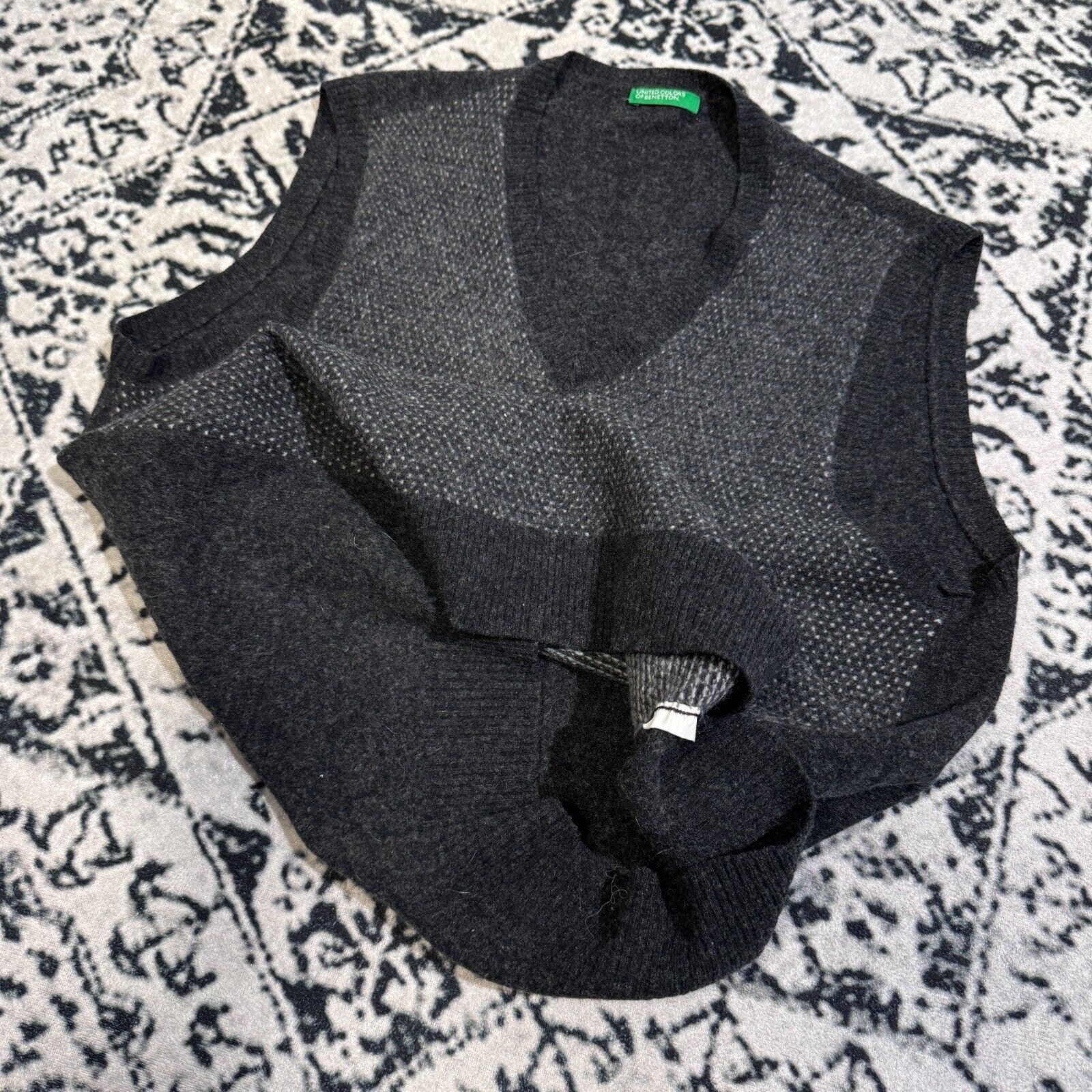 Vintage Vintage Unisex Black Wool Vest Sweater Size M 90s Oldmoney Size US M / EU 48-50 / 2 - 9 Thumbnail