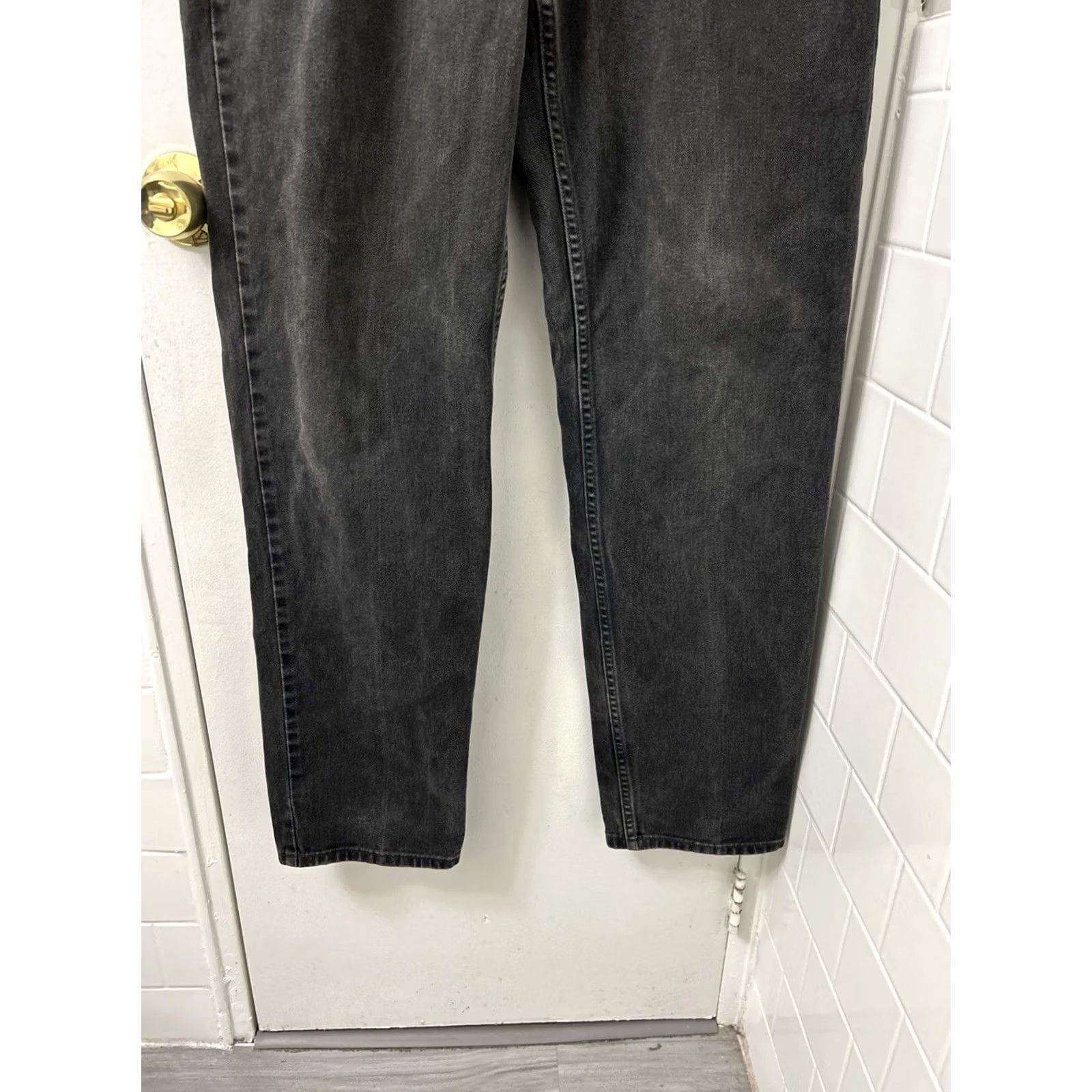 Levi's VINTAGE Levi's 550 Jeans Mens 34x34 Black Relaxed Fit Tapered Leg Denim 5-Pocket 34x34 Mens Size US 34 / EU 50 - 3 Thumbnail