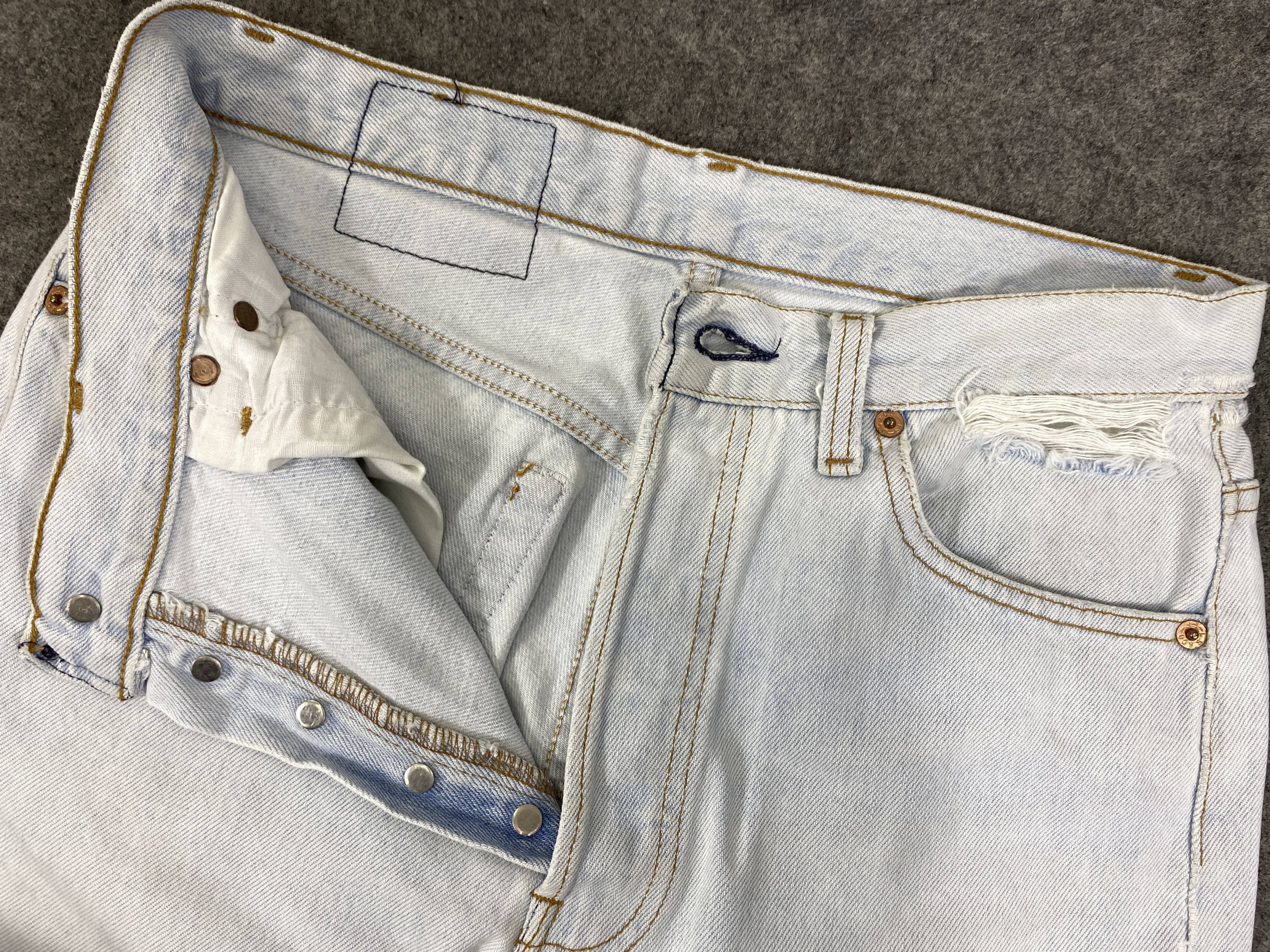 Japanese Brand Light Blue Wash Vintage Levis 501 Jeans 28x29 - JN3197 Size US 28 / EU 44 - 6 Thumbnail