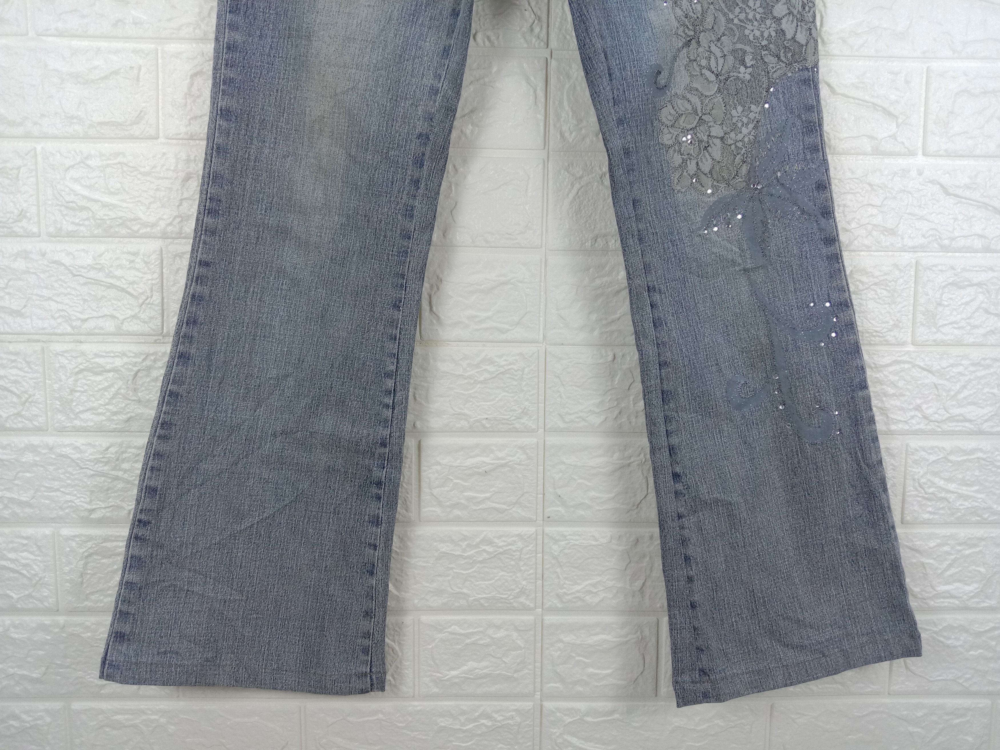Beauty Beast Vintage Japanese Art Flower Embroidered Flare Jeans Size 27" / US 4 / IT 40 - 4 Thumbnail