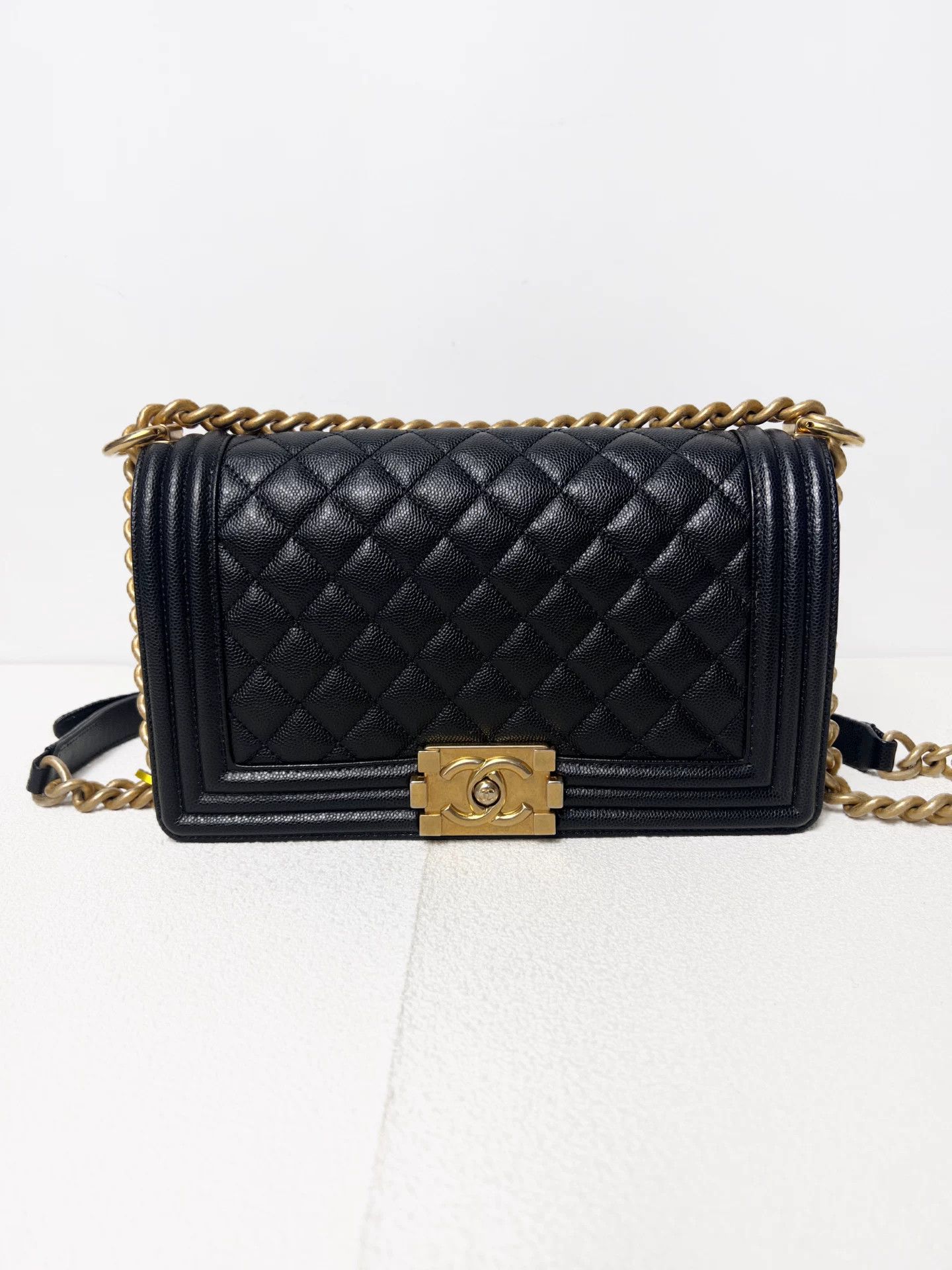 Chanel Pre-loved Bag Very good condition Size ONE SIZE - 1 Thumbnail
