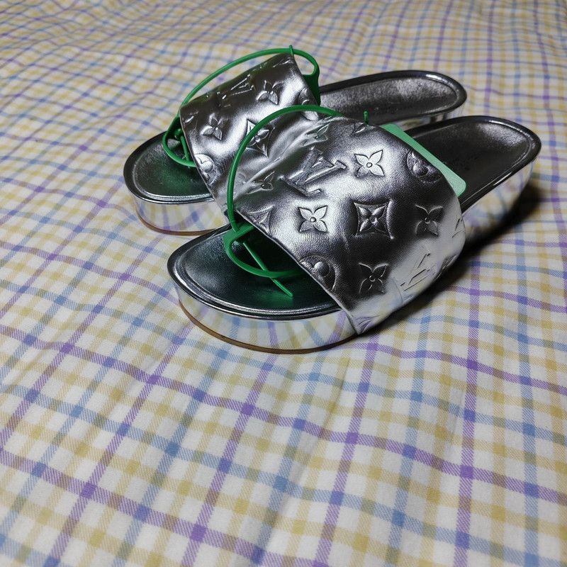 Louis Vuitton Louis Vuitton Jumbo Flatform Silver Slide Sandals 0079 Size US 6 / IT 36 - 1 Thumbnail