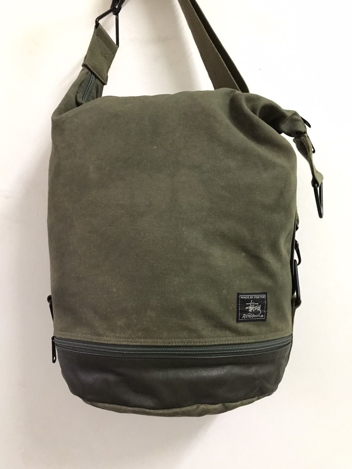 バッグ STUSSY DENIM TEARS MESSENGER BAG Come take a closer look at the new Denim tears x Stussy
