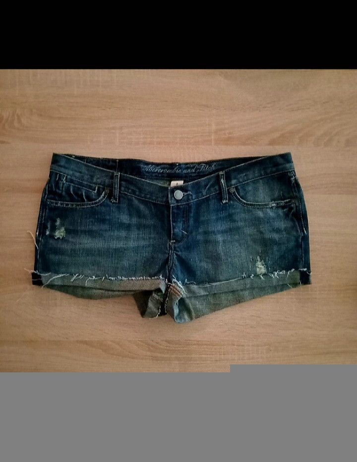 Abercrombie & Fitch Abercrombie & Fitch Distressed Denim Hot Shorts Women's Size 30" / US 8 / IT 44 - 1 Thumbnail