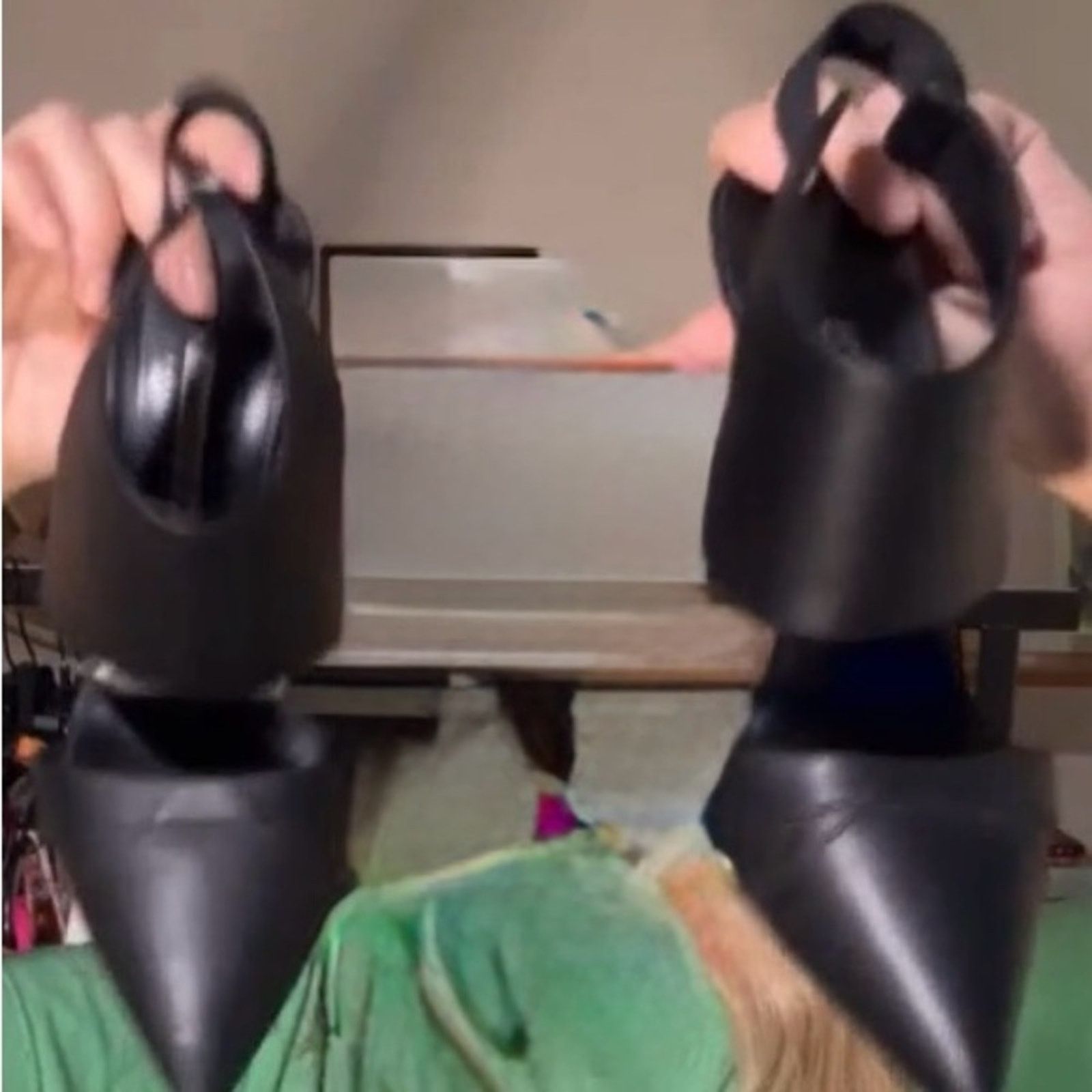 Manolo Blahnik Manolo Blahnik $885 Black Women's Heels size 39 (size 8.5 ) Size US 9 / IT 39 - 6 Thumbnail