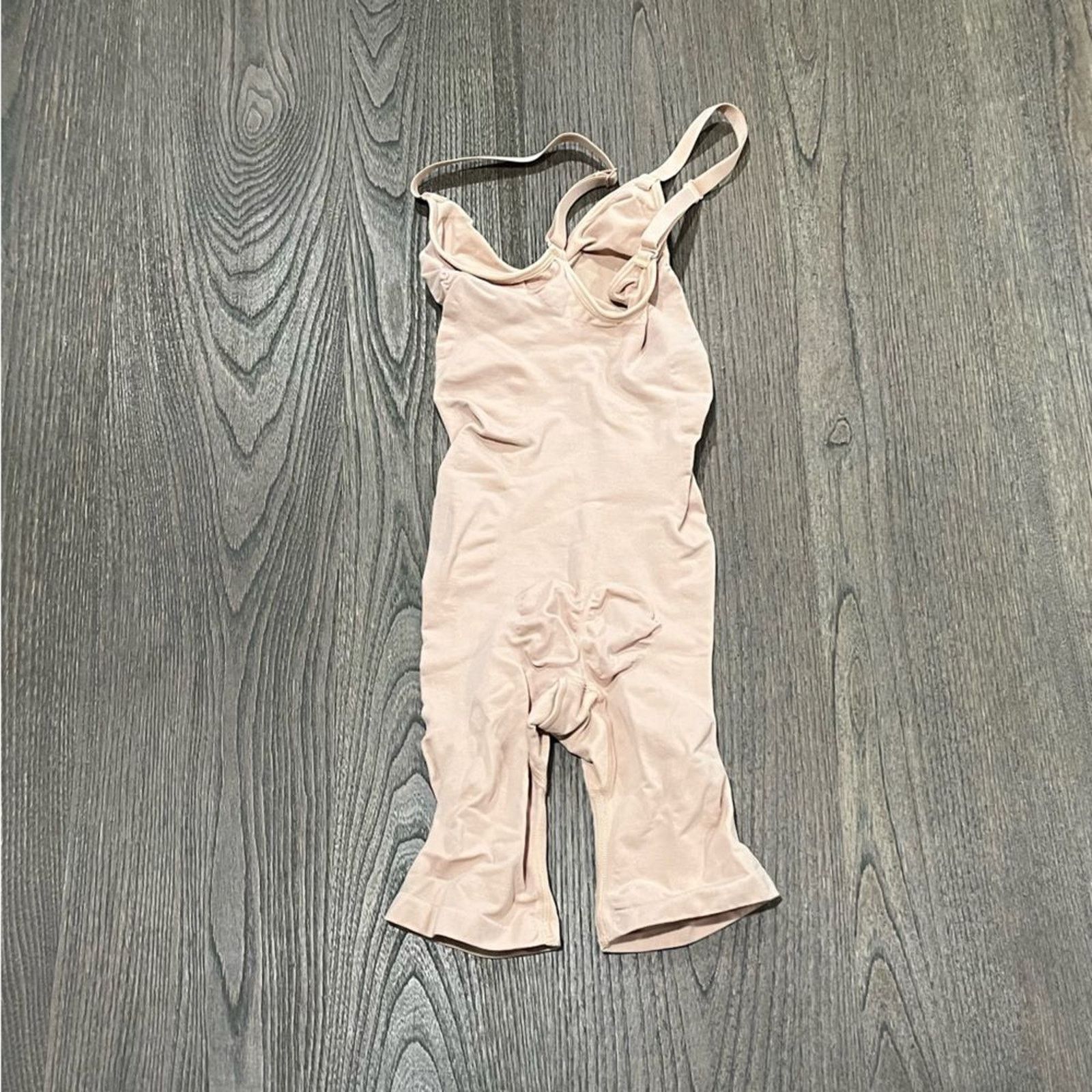 SKIMS NWOT Skims Sculpting Bodysuit Mid Thigh - Size S/M Size S / US 4 / IT 40 - 2 Thumbnail