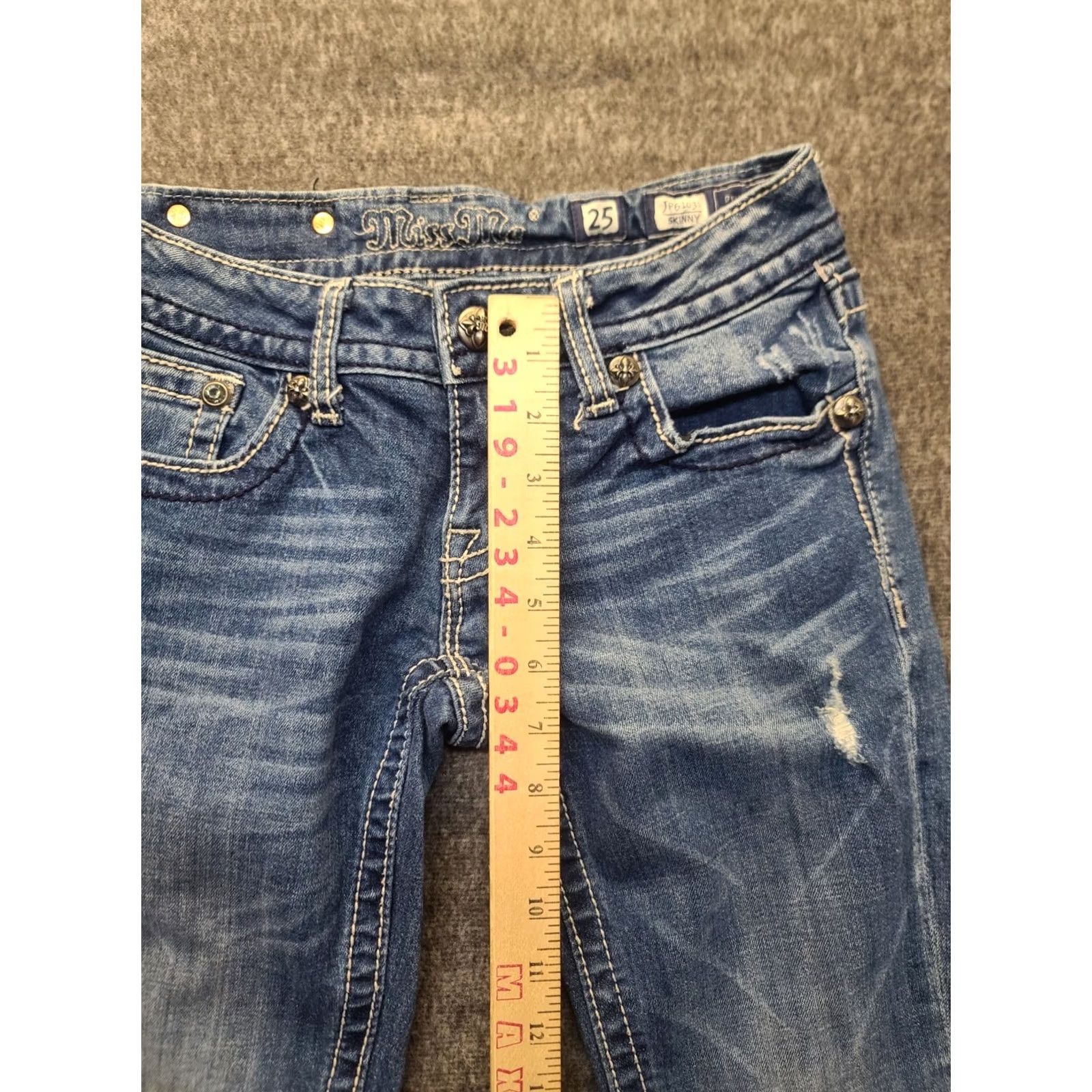 Miss Me VINTAGE Miss Me Jeans Womens 25x32 Skinny Fit Tapered Leg Embroidered Rhinestone Cowgirlcore Jeans Wom ens? Size 42" / US 20 - 5 Thumbnail