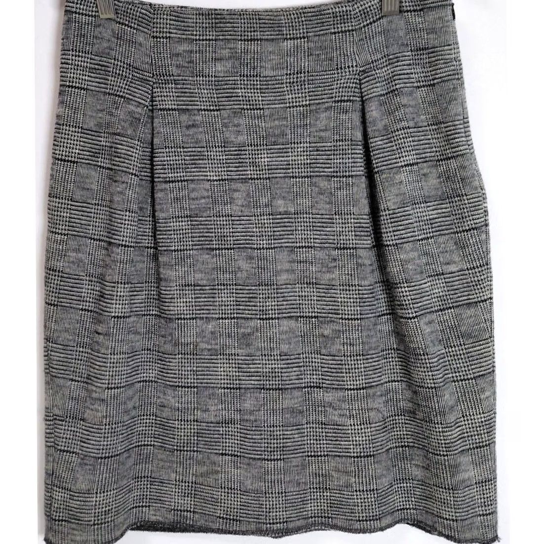 Banana Republic BANANA REPUBLIC Skirt Gray Solid Lined Wool Blend Knee Length Women Size 4 Small Details: 75% Wool, 25% Nylon, Dry Clean Only, A-Line, Business Casual Size 27" / US 4 / IT 40 - 2 Thumbnail