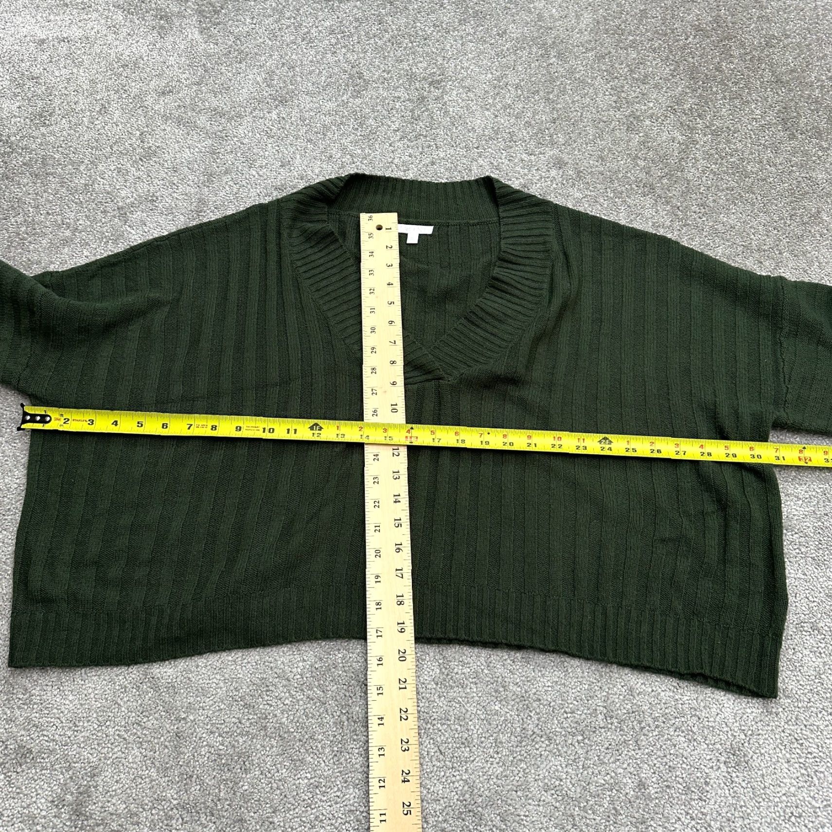 Vintage Abound Women’s Large Green Cropped Pullover Sweater, V-Neck, Relaxed Fit, Knit, Casual Size L / US 10 / IT 46 - 6 Thumbnail