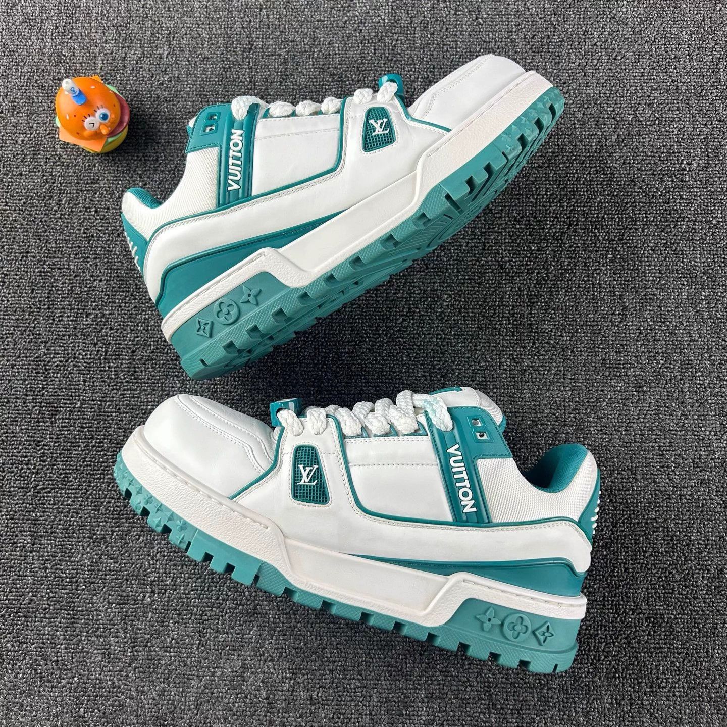 Louis Vuitton LV white green platform sneakers size 42 Size US 7 / EU 40 - 3 Thumbnail