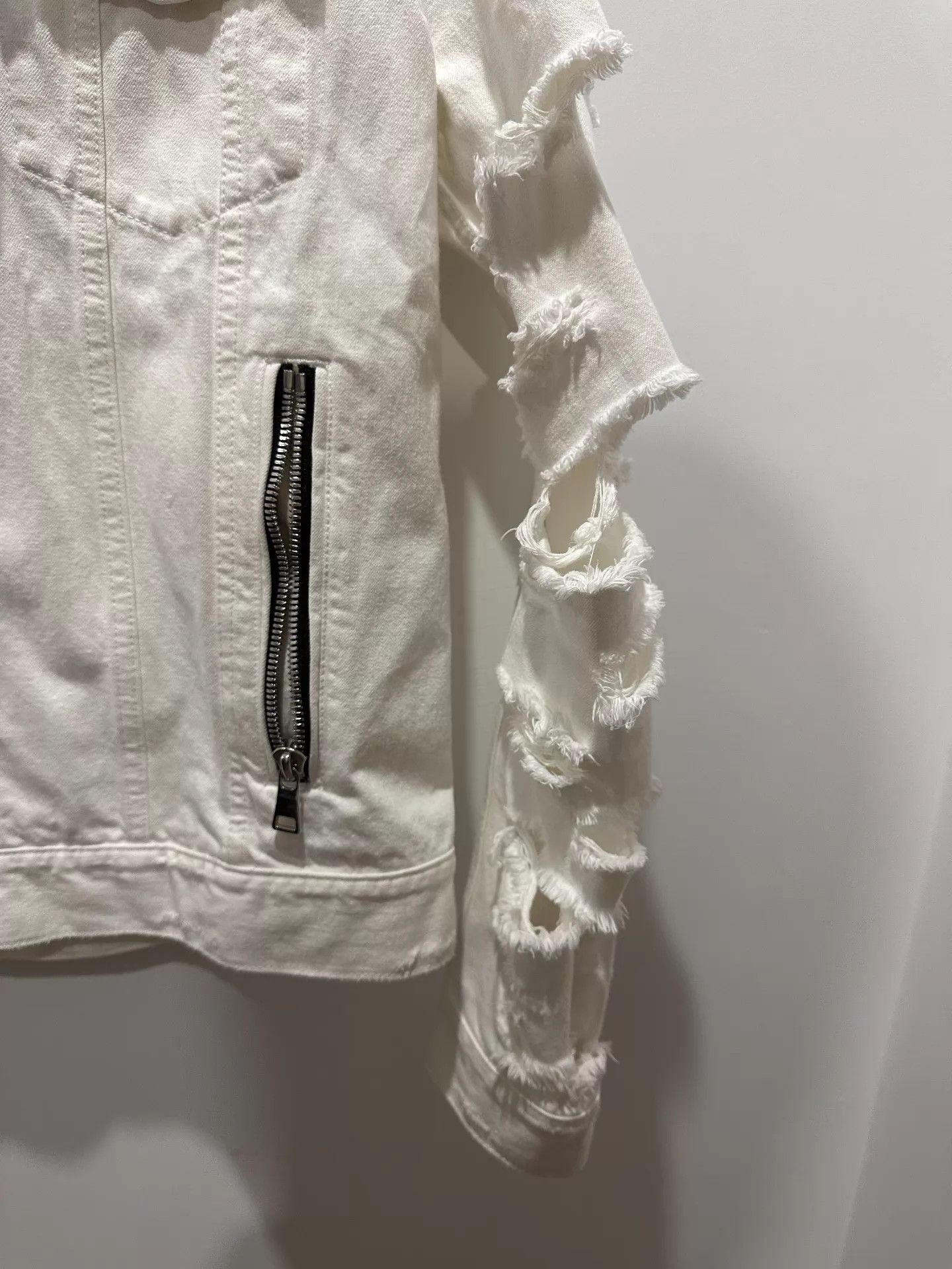 Balmain Balmain Double-Zip Destructed White Denim Jacket L Size US L / EU 52-54 / 3 - 2 Thumbnail