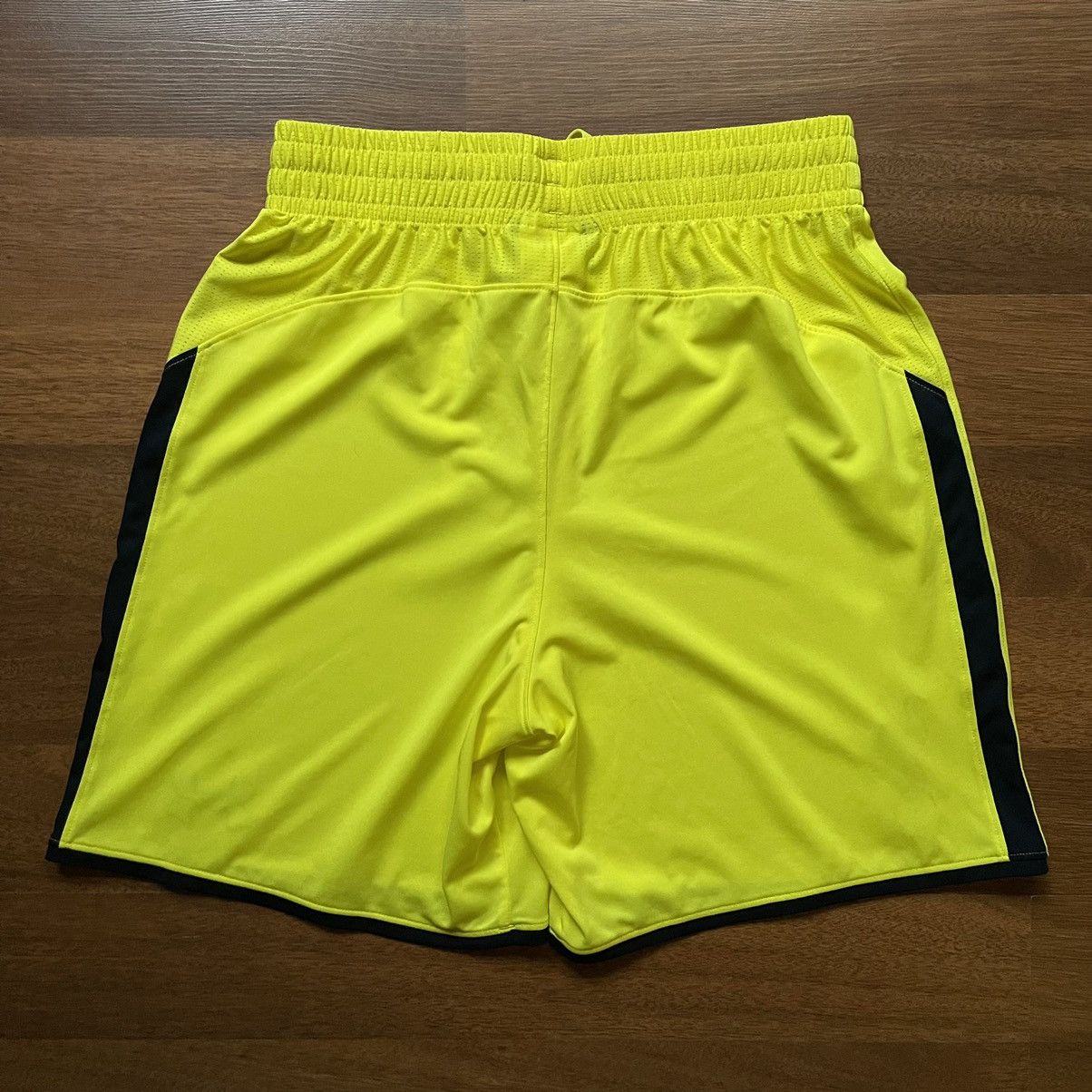 Under Armour × Vintage TOTTENHAM HOTSPUR UNDER ARMOUR 2014/2015 SOCCER THIRD SHORTS Size US 38 / EU 54 - 4 Thumbnail