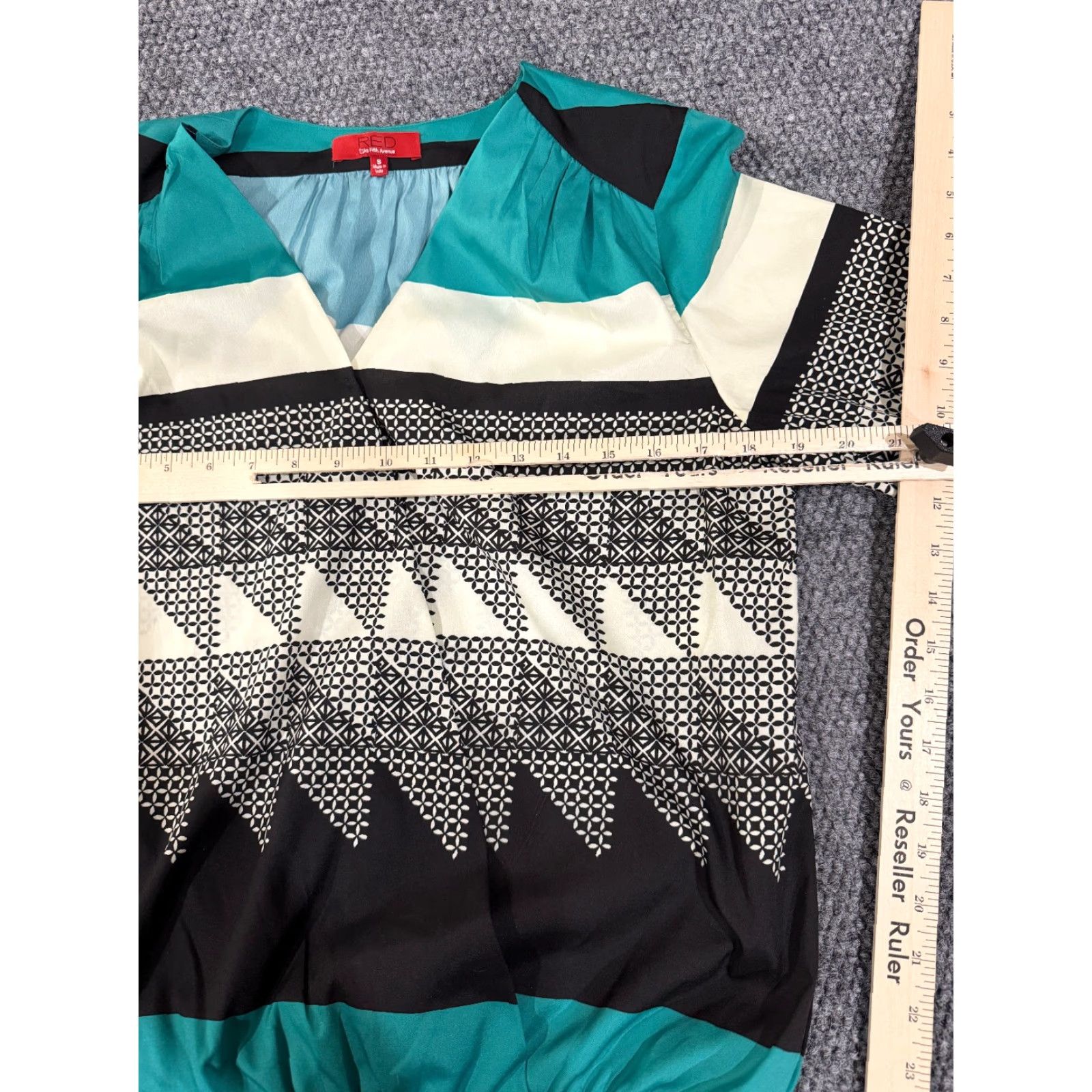 Saks Fifth Avenue Saks Fifth Avenue Blouse Womens Small Teal Black Geometric Long Sleeve V-Neck Pullover Casual Shirt Adult Womens Regular Size S Black Geometric Blouse Size S / US 4 / IT 40 - 4 Thumbnail