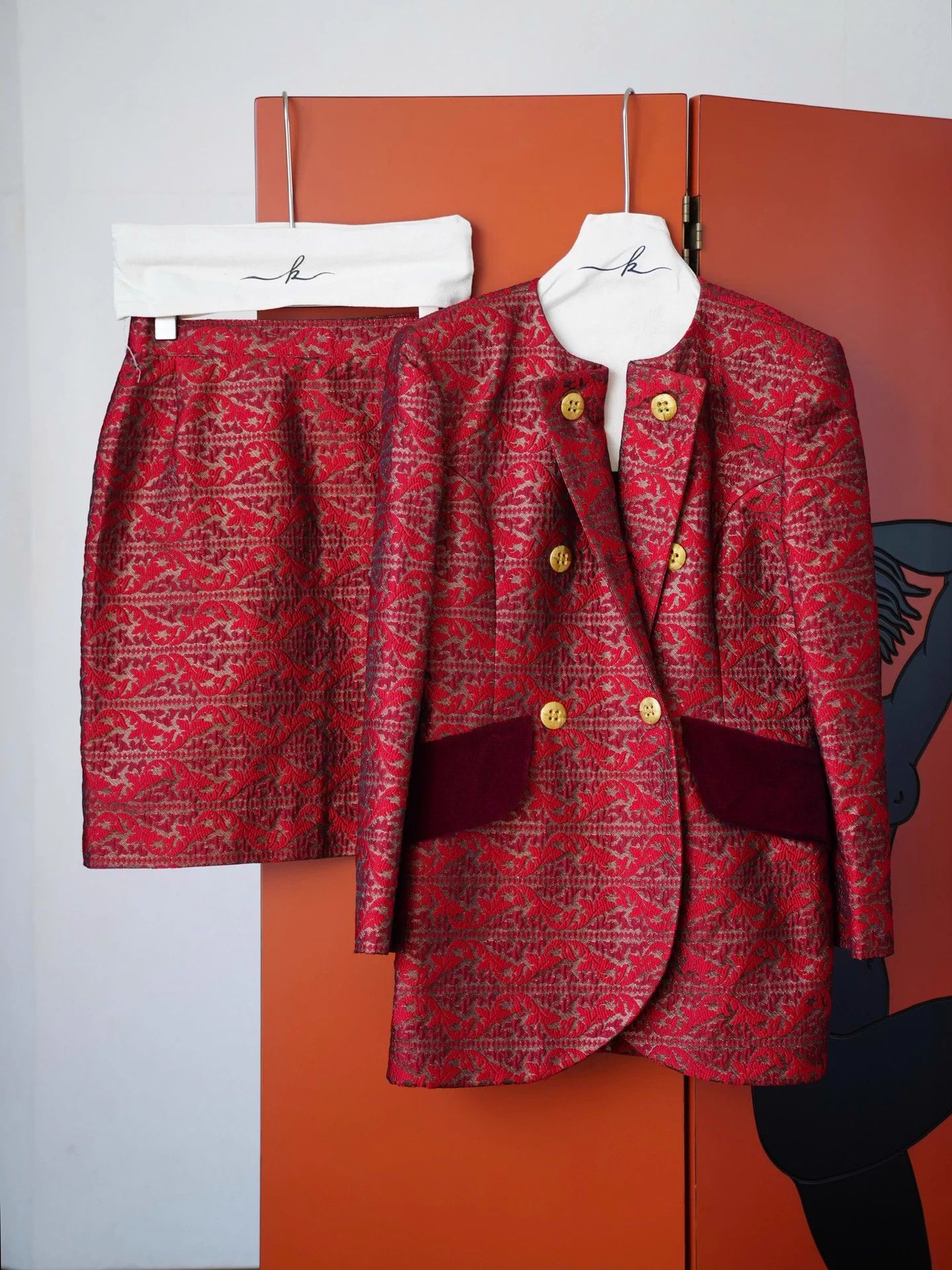 Givenchy Givenchy Vintage Red Gold Embossed Velvet Skirt Set 42/L Size M / US 6-8 / IT 42-44 - 2 Thumbnail